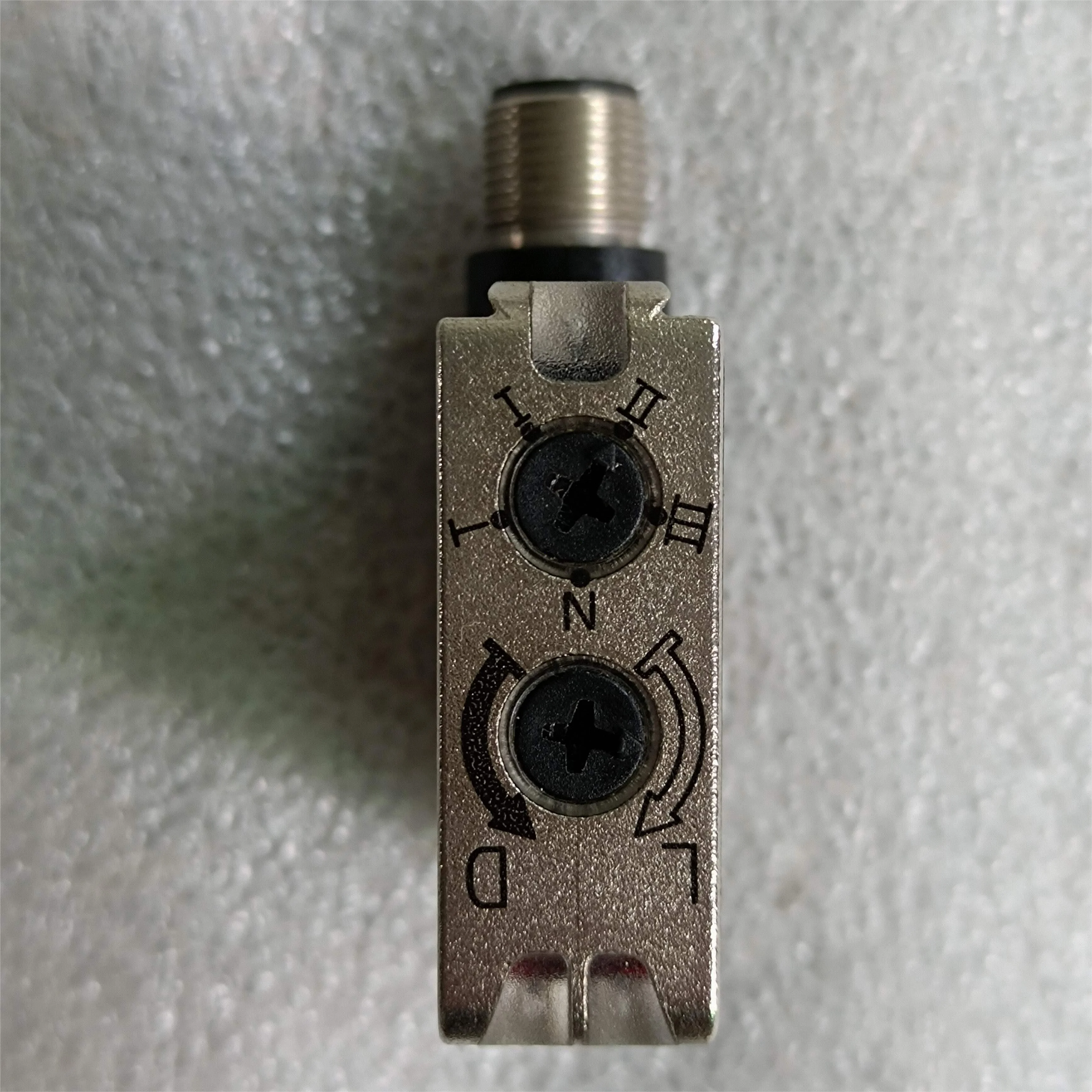 Photoelectric sensor MLV12-54-G/76B/124/128 P+F metal position sensor