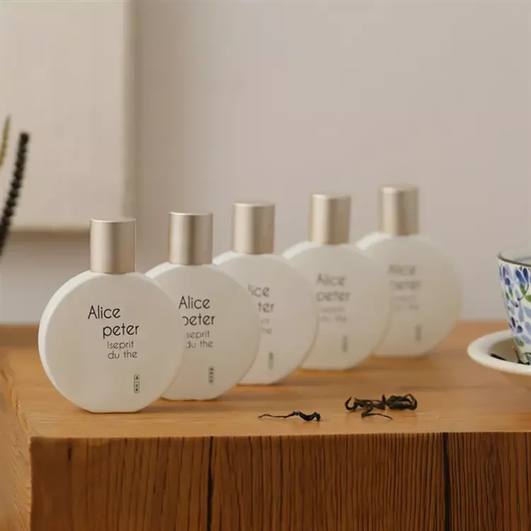 Wholesale 30ml 50ml 100ml custom color empty fragrance spray bottle perfume glass bottles