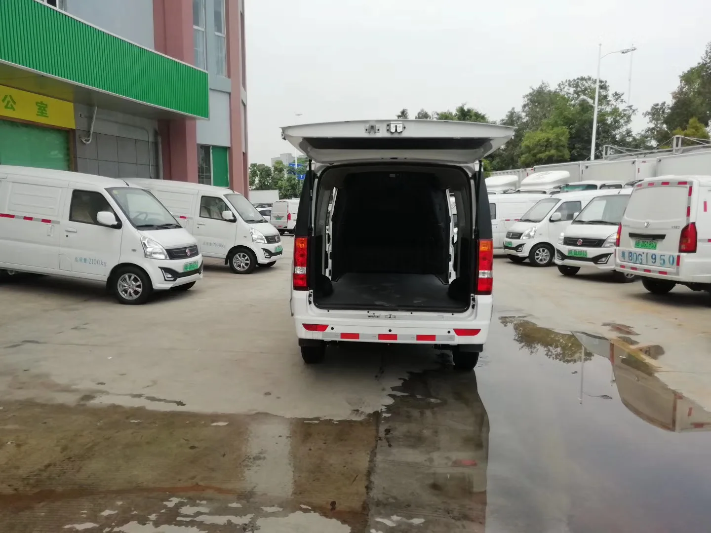 2022 ruichi Mini EV Van Ruichi Racing EC35 used Cargo Van New Energy Chinese Made Truck Best selling mini Van 275km 300km range