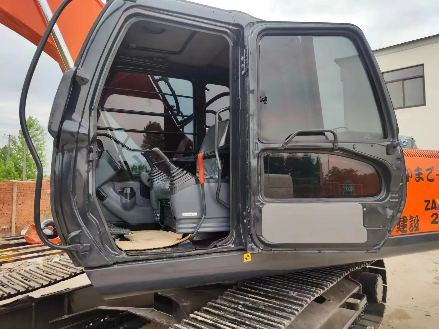 Factory Direct high quality used excavators Hitachi ZX200 hydraulic excavator 20ton for sale