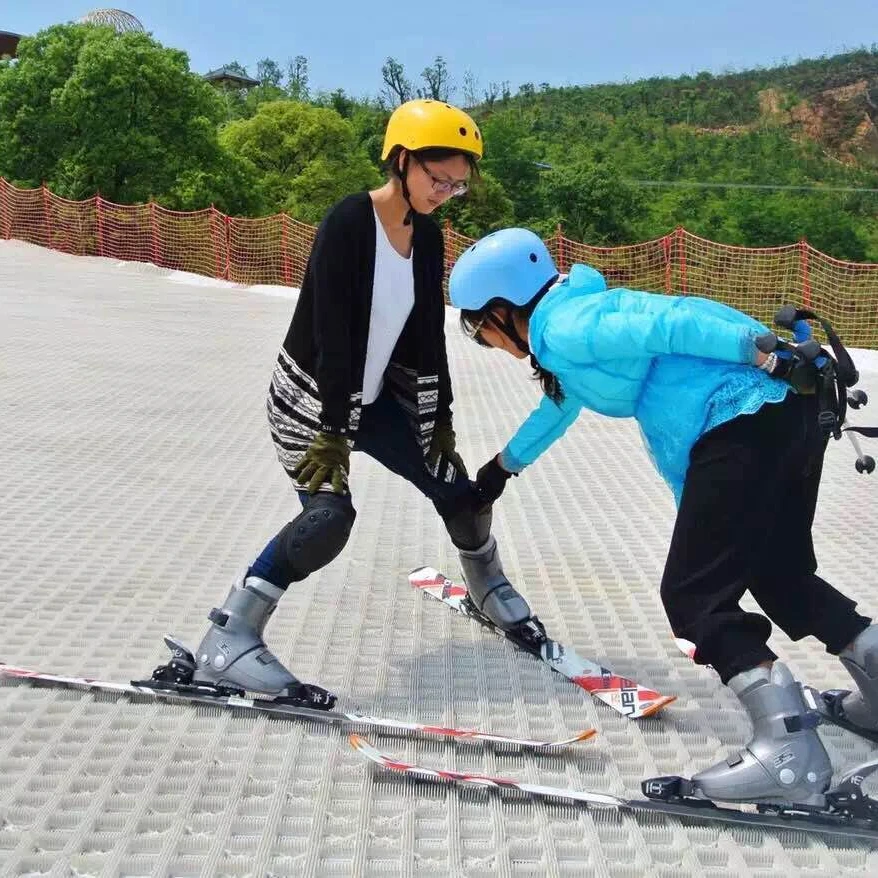 Wholesale White 80*20cm Plastic Artificial Non slip Dri Ski Slope Mat for Amusement