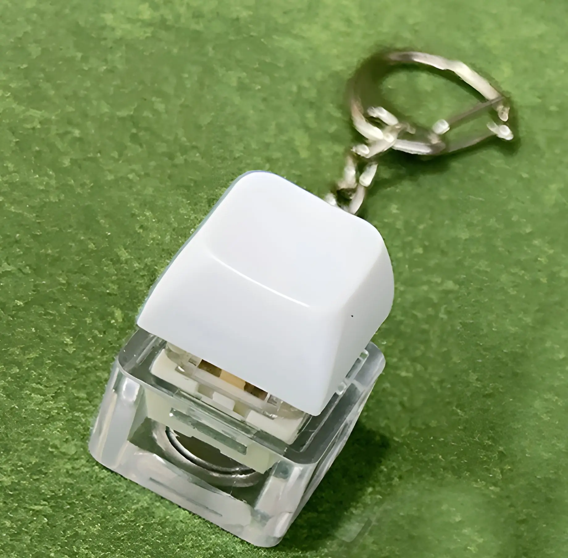 Decompression New Arrival Wholesale Custom Logo Various Colors Metal Button Keychain For Adults
