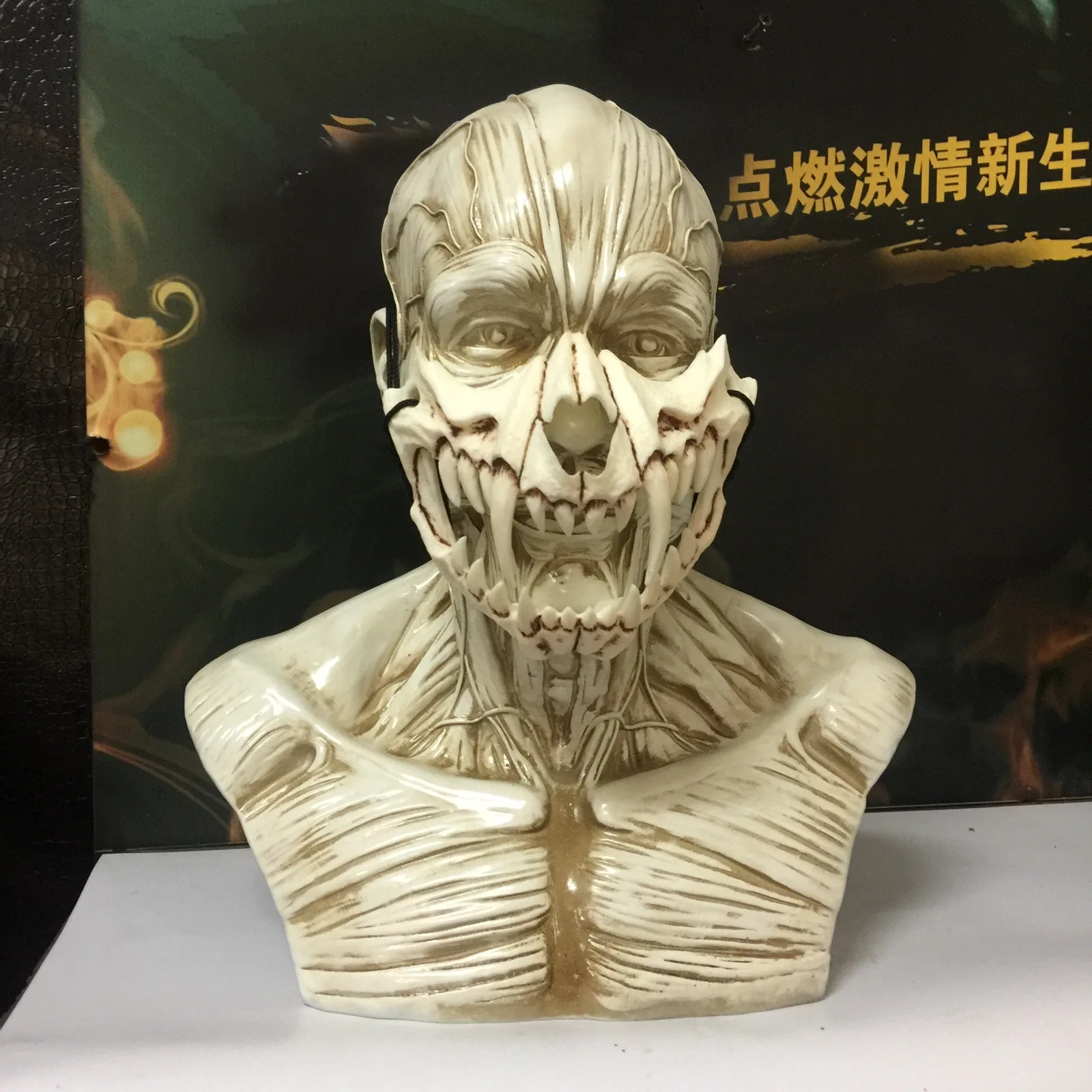 
Tooth bone resin horror Japanese writer Tiger Party horror decorations Horror Halloween mask 