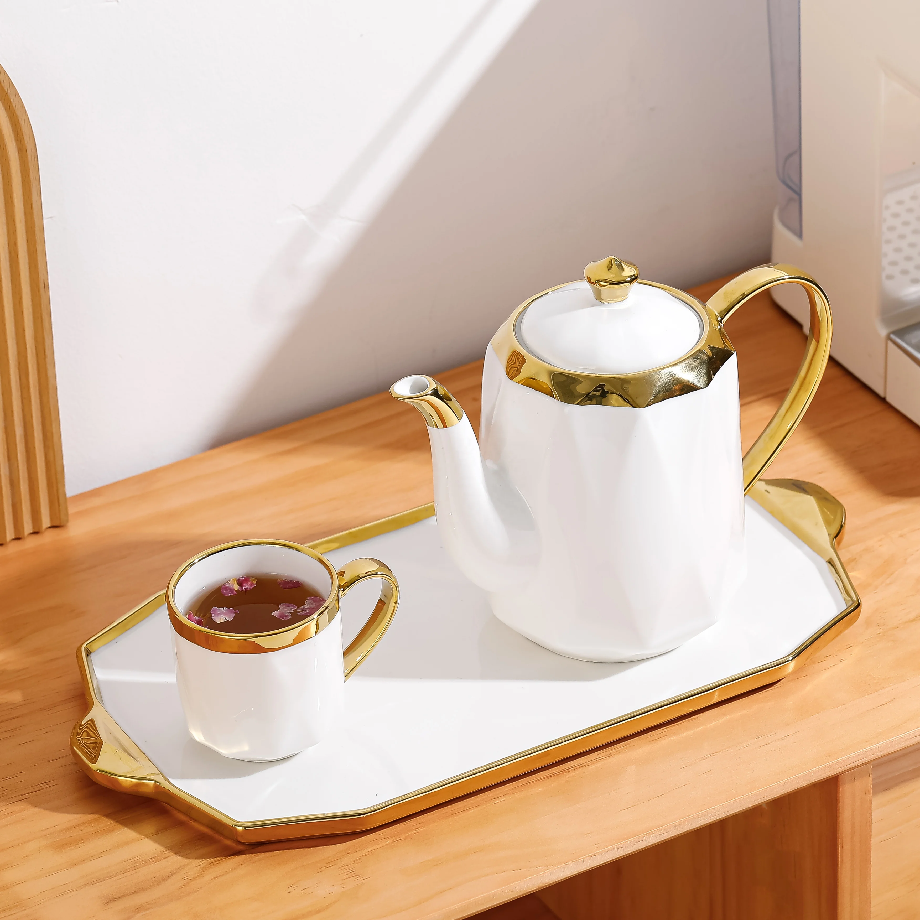 Direct Selling Luxury Ceramic Cup With Cover And Tray Household Gift Practical Coffee Tea Cup Set