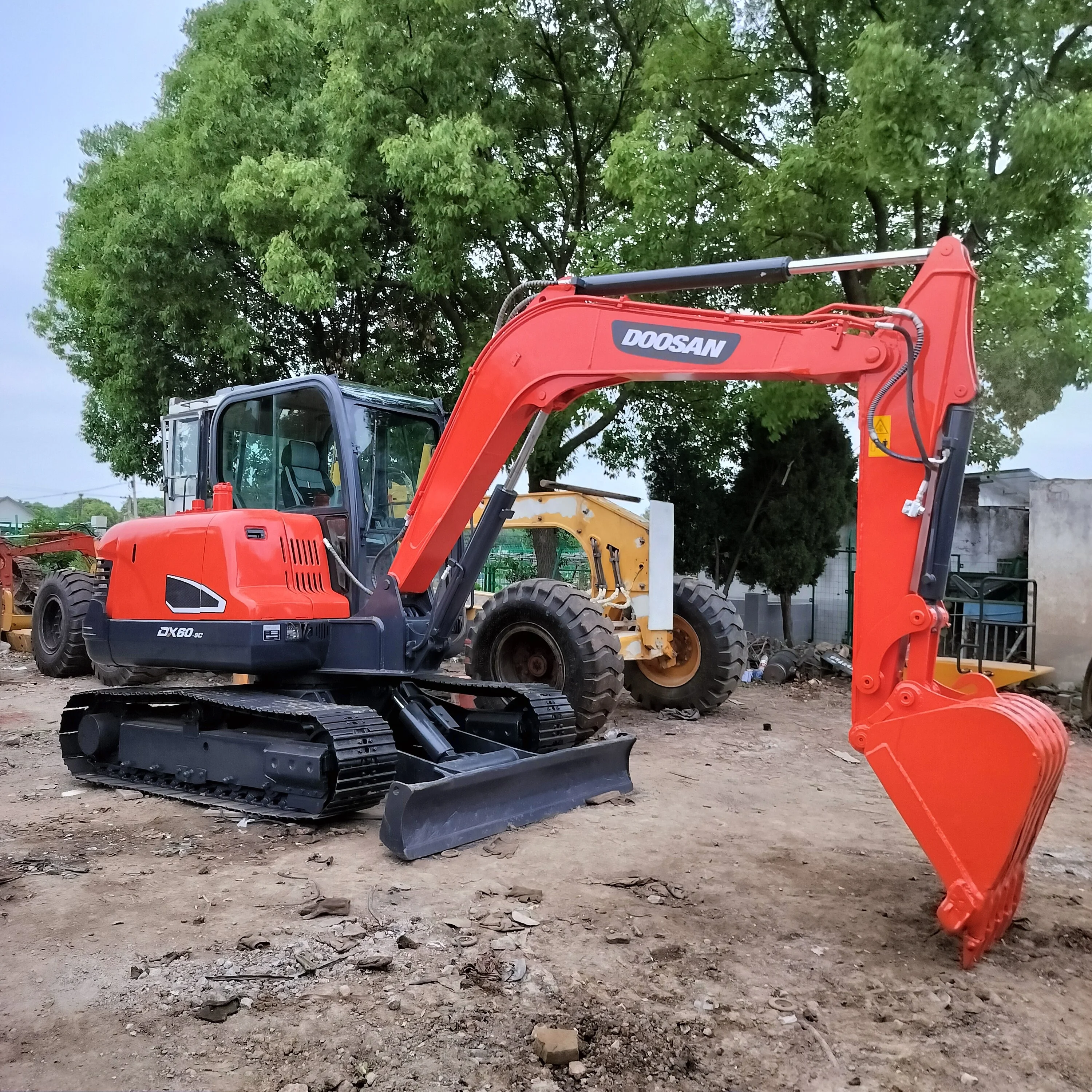 Used Doosan dh-60 dx 60 excavator Doosan Dosan dh60-7 in good condition, cheap price, for sale in Shanghai