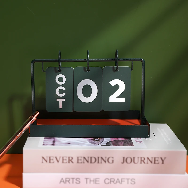 2023 New Style Wholesales Bulk Custom Desk Calendar Paper Card Calendar Metal Calendar Rack