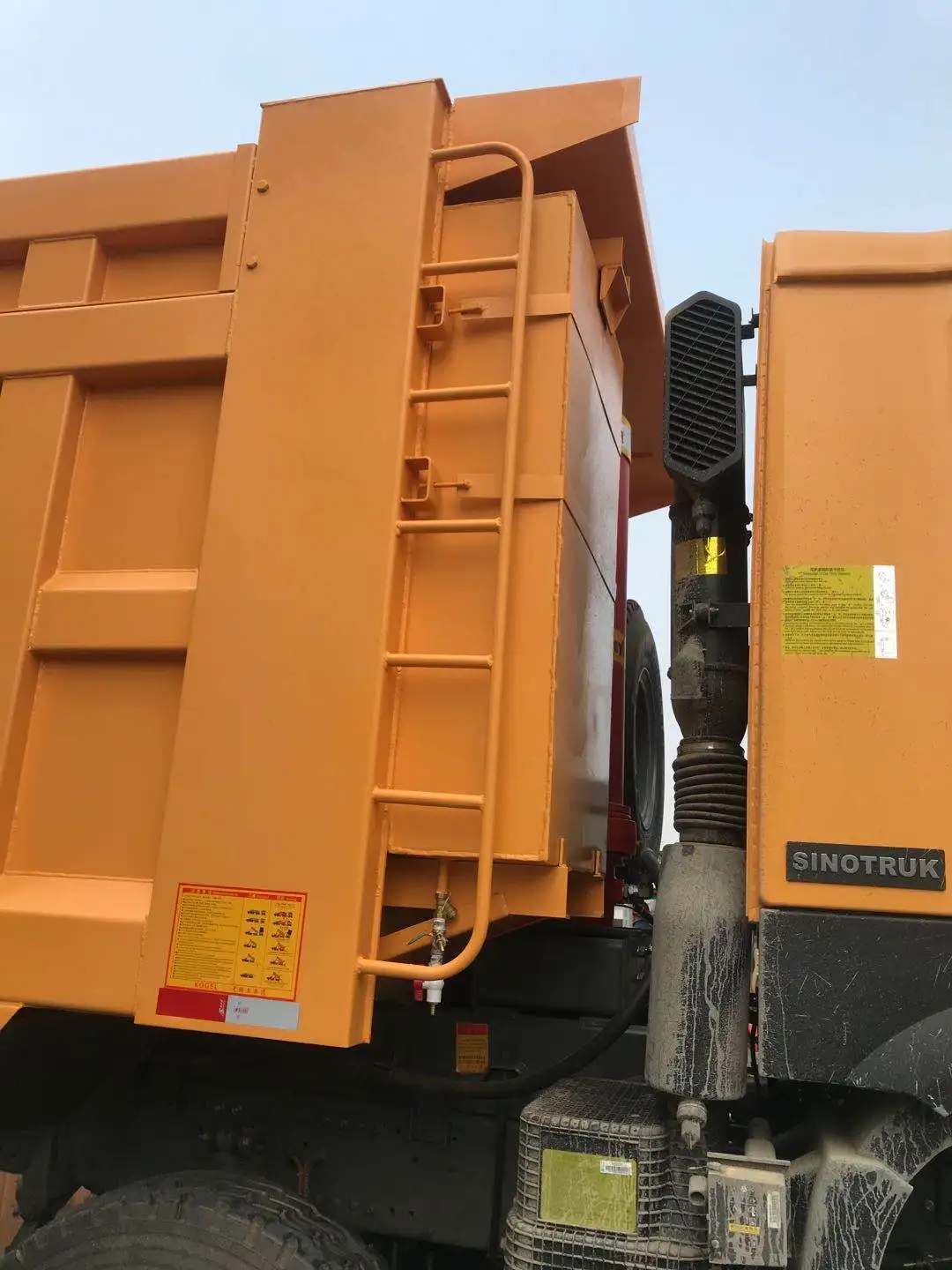 Sinotruck Flatbed Dump Truck Howo Tipper Mining Dump Truck Mining Haul Truck