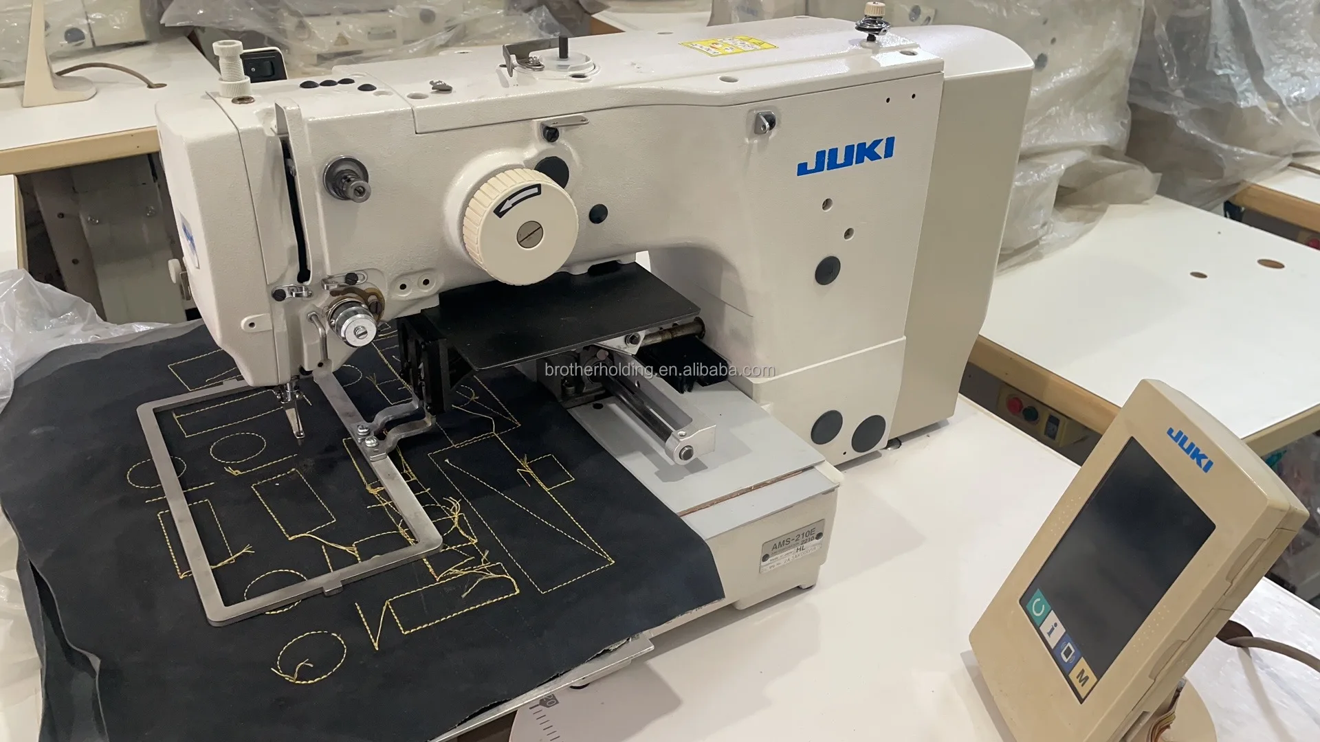 JUKIs AMS-210E 2210 Computer Controlled Cycle Machine Pattern Stitching Industrial Sewing Machines