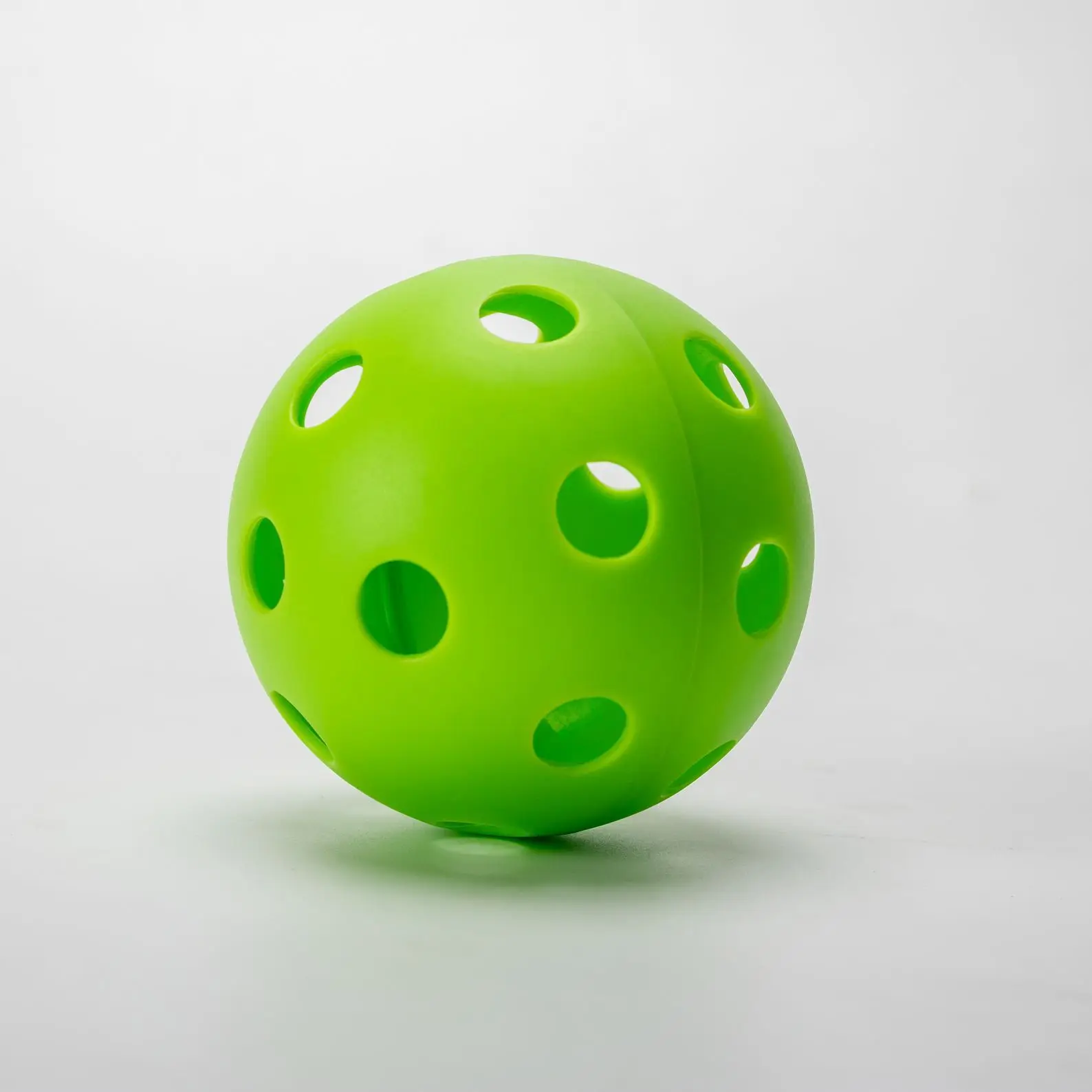 Spot Product hard pickleball balls 40 holes 26 holes pickleball balls high quality good quality With Wholesale new materials