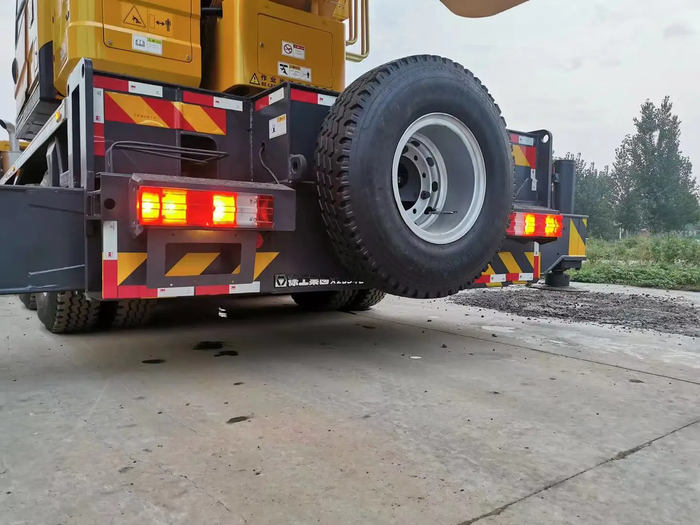 Подержанный тяжелый мобильный грузовик QY50KC 50Ton