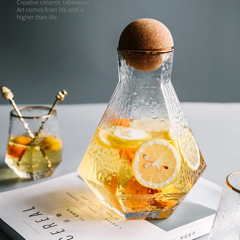 Кувшин для воды шестигранный геометрический объемом 1,3 л с 4 чашками, чайник горячий и холодный, диспенсер для напитков, кувшин из боросиликатного стекла