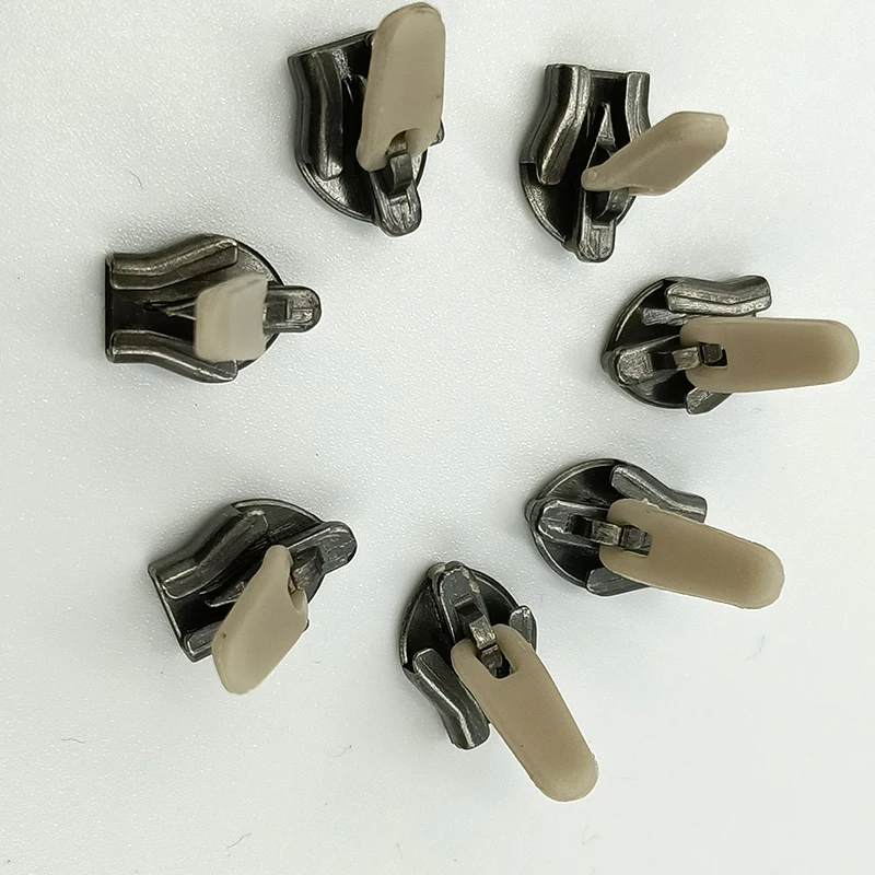 Wholesale Metal Zipper Sliders with Plastic rubber puller Tab Sizes 3# Customizable for Clothing Luggage  for Repair