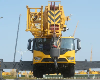200 Ton Top Brand All Terrain Crane XCA200G8-1Lifting Height 90 m Mobile Truck for Sale