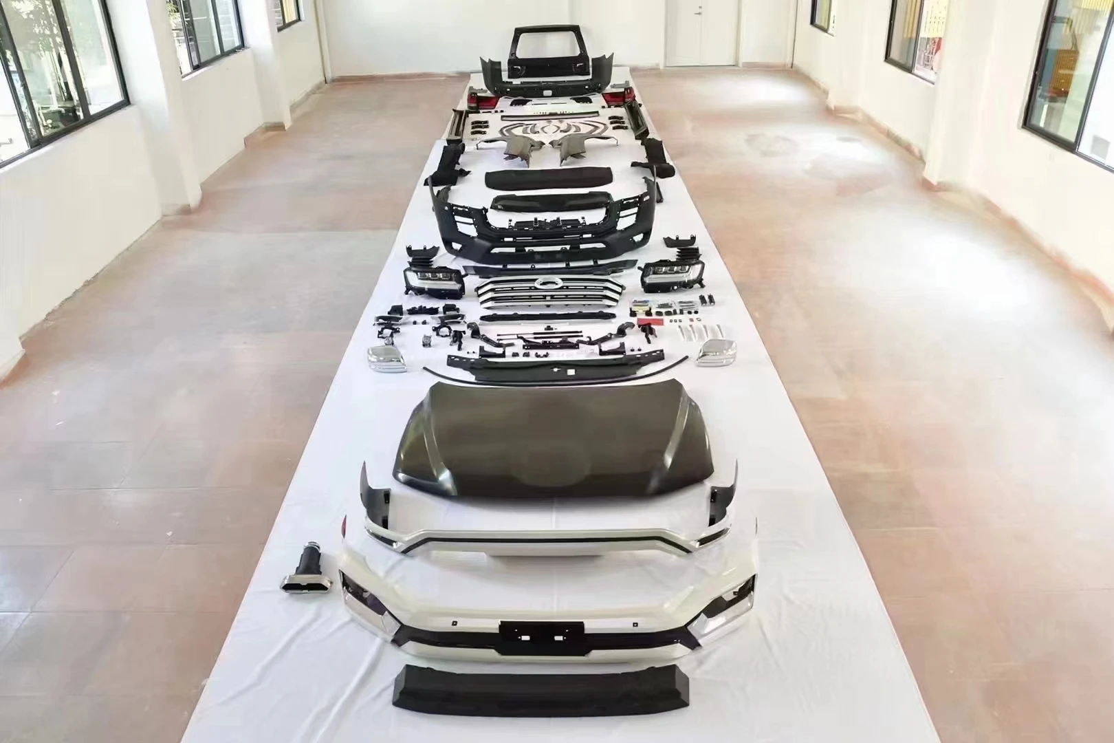 High Quality Hot Sale Car Bodykit for LC200 2008-2021upgrade to LC300 2022