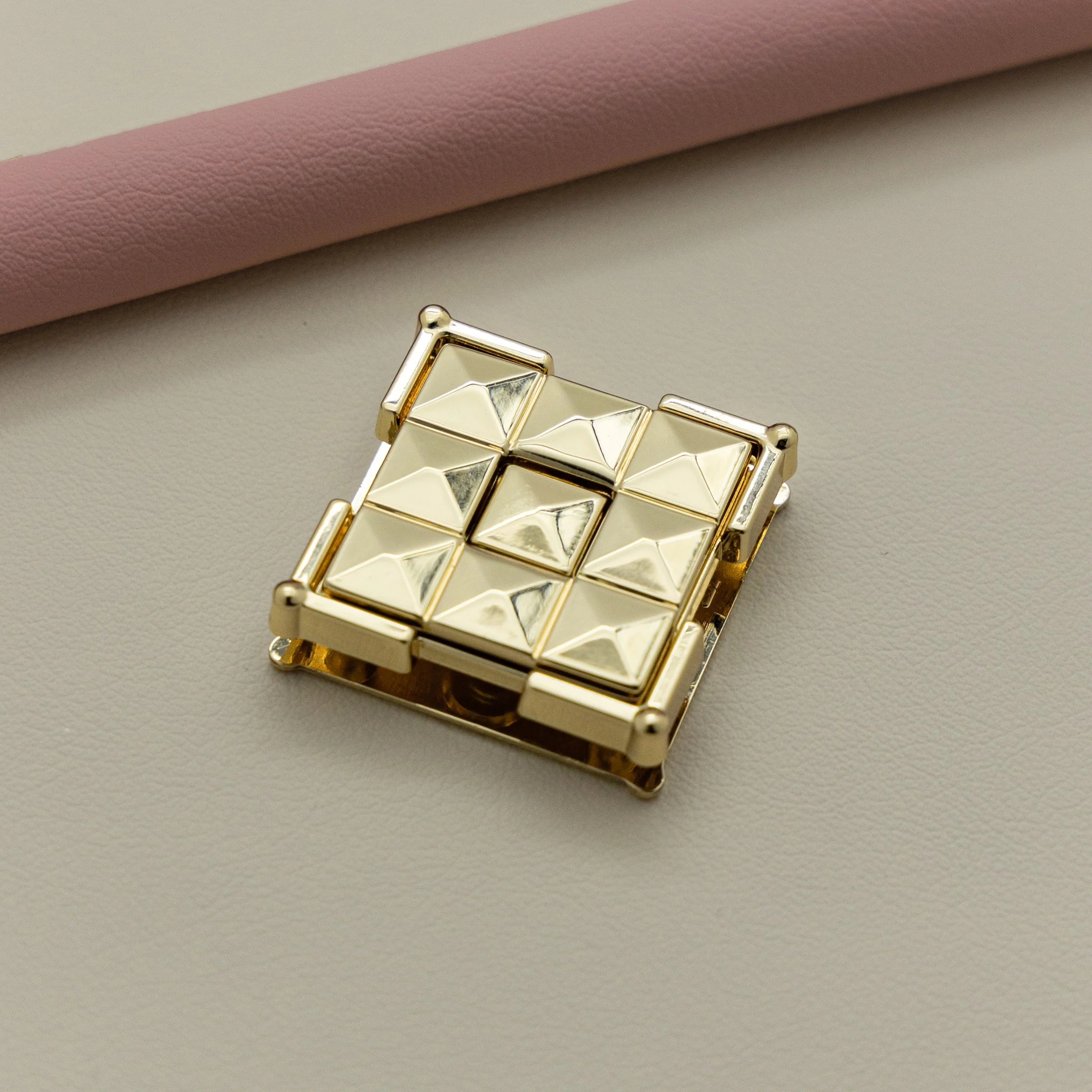 New Design Press Decoration Lock for Bags Metal Push Closure Custom Accessories and Hardware