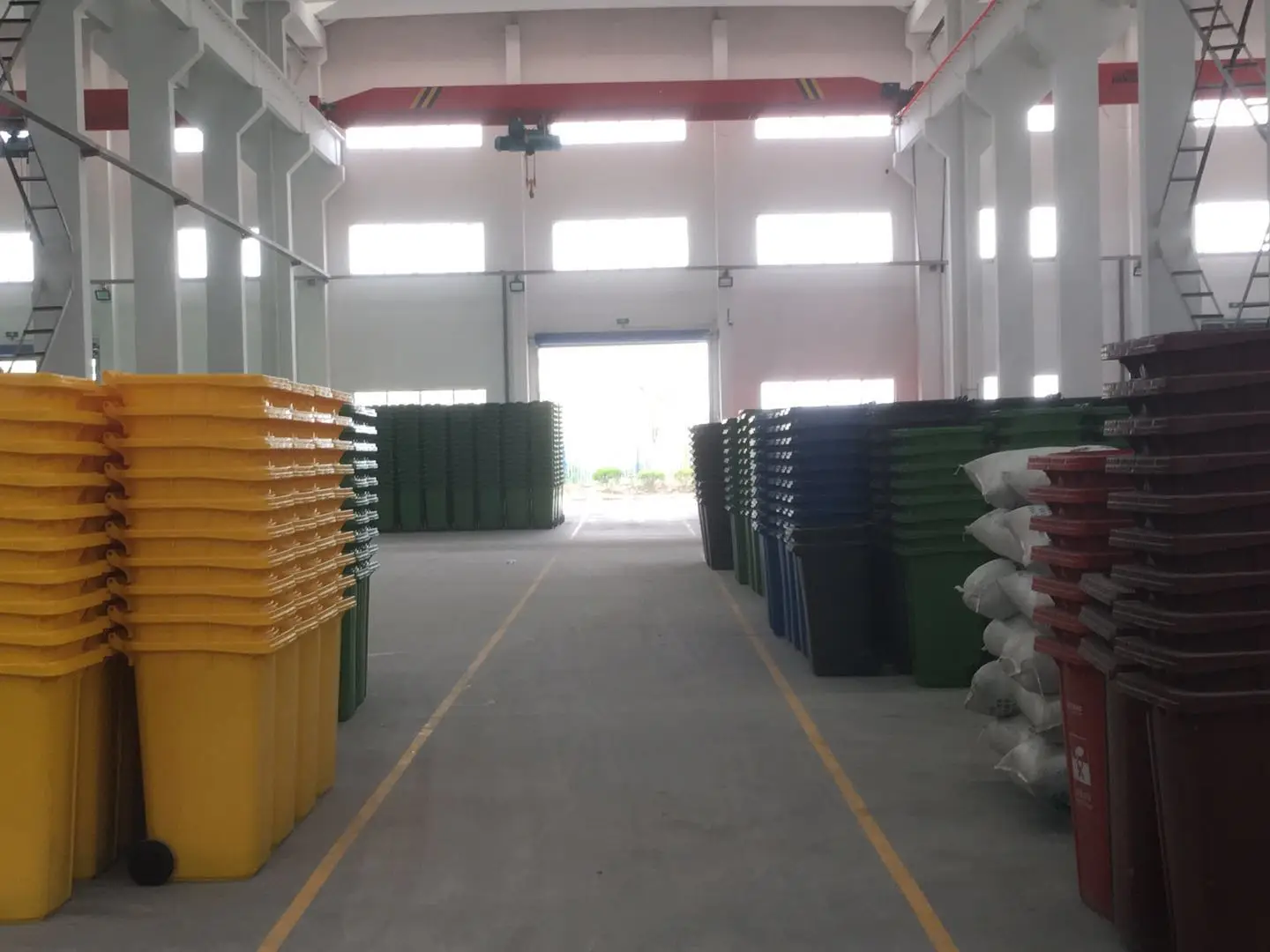 Outdoor Large 660 liter plastic garbage waste bin with lid