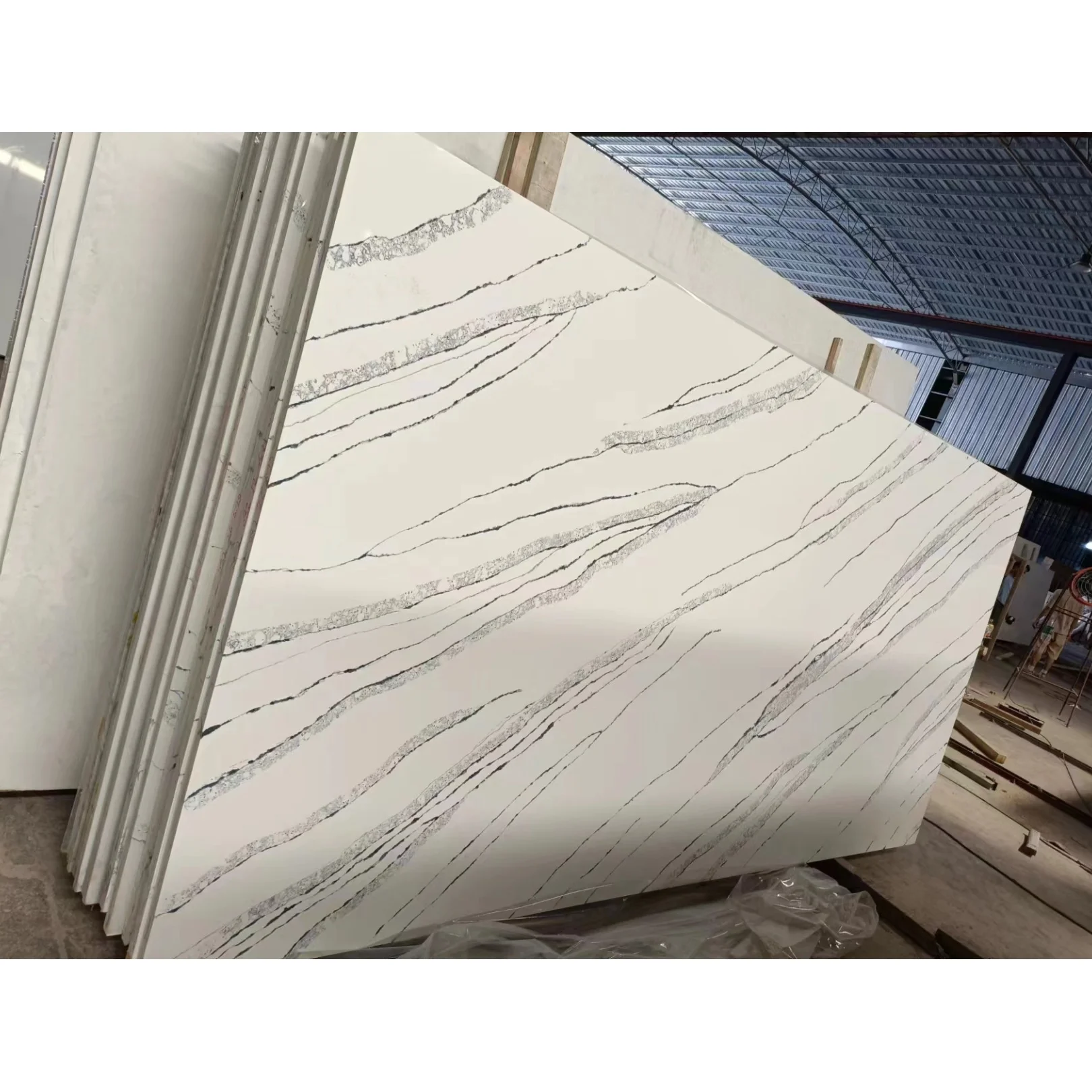 Low Silica Stone Crystal White Artificial Calacatta Quartz Countertop With Grey Veins Calacatta Quartz Stone Slab