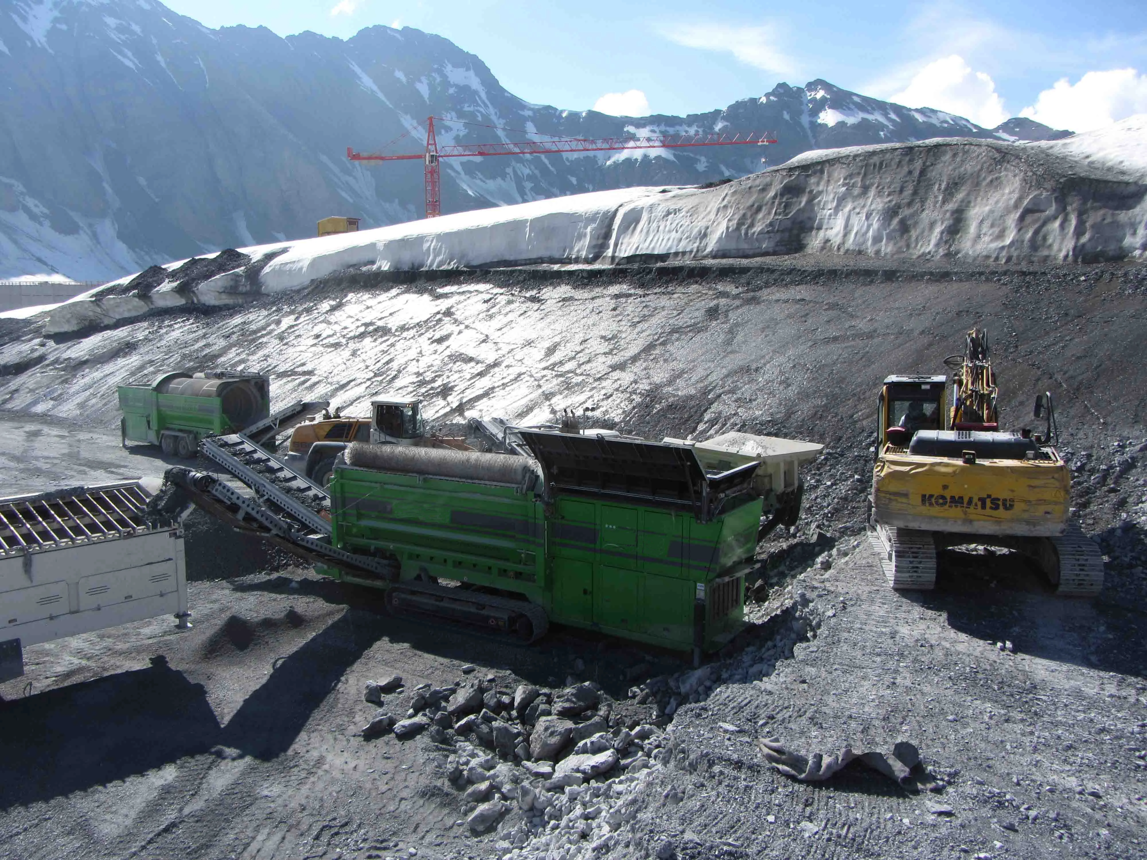 Hydraulic tracked sand gravel washing trommel screen topsoil  mobile firewood rock worms topsoil drum trommel screener
