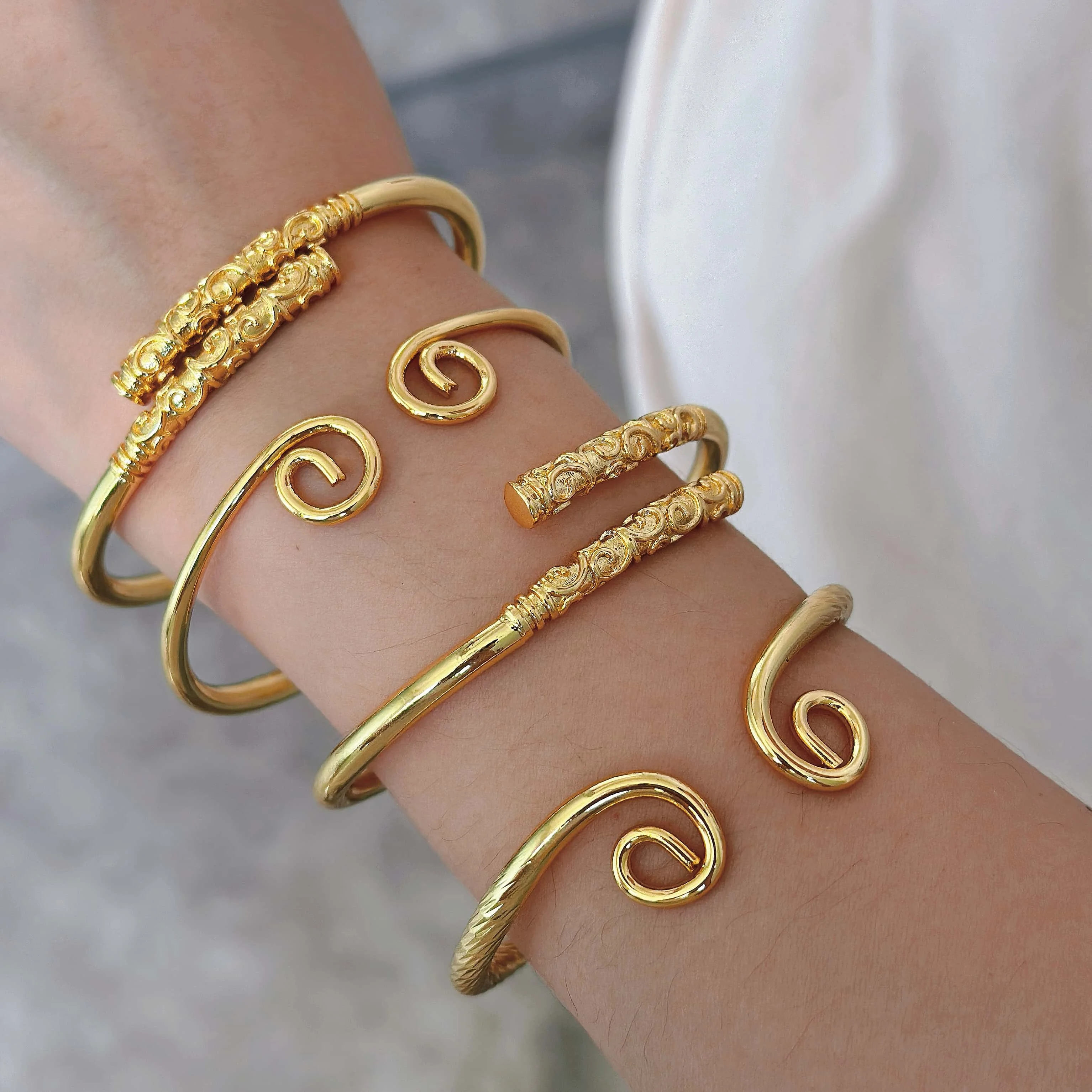 2024 Popular Monkey King Style Smooth Fashion Bangle Bracelets 18k Gold Plated No Tarnish Copper Jewelry Bracelets Set Men Gifts