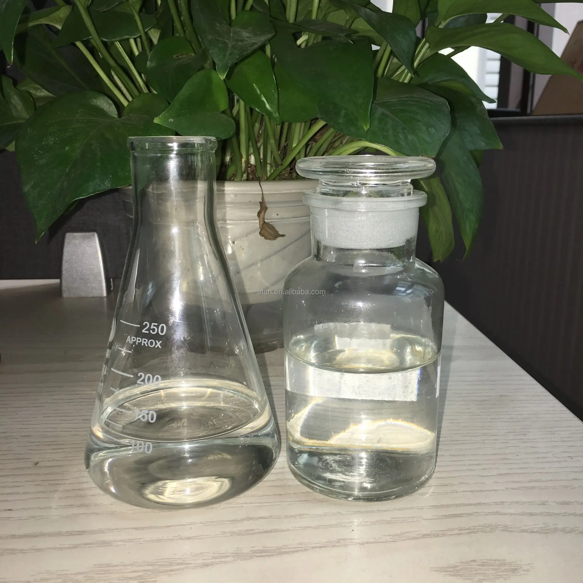 
Transparent to yellow liquid Phenyl chloroformate 