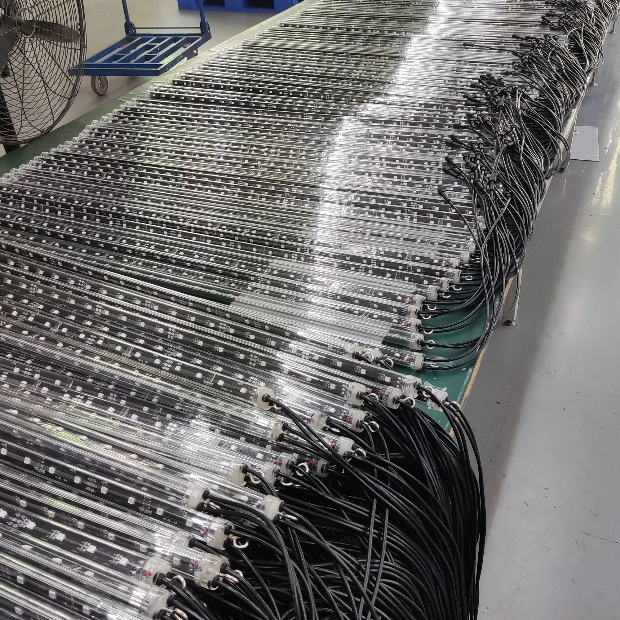 Best Quality permanent 3D  LED tubes dmx vertical tube light DMX club disco for nightclub roof lighting