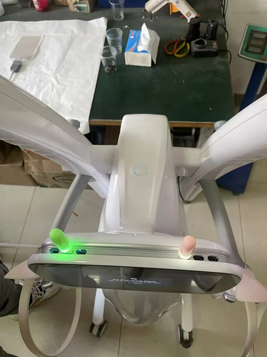 Facial Anti-aging Radio Frequency face lifting machine Wrinkle Removal Machine and Rejuvenating Treatment
