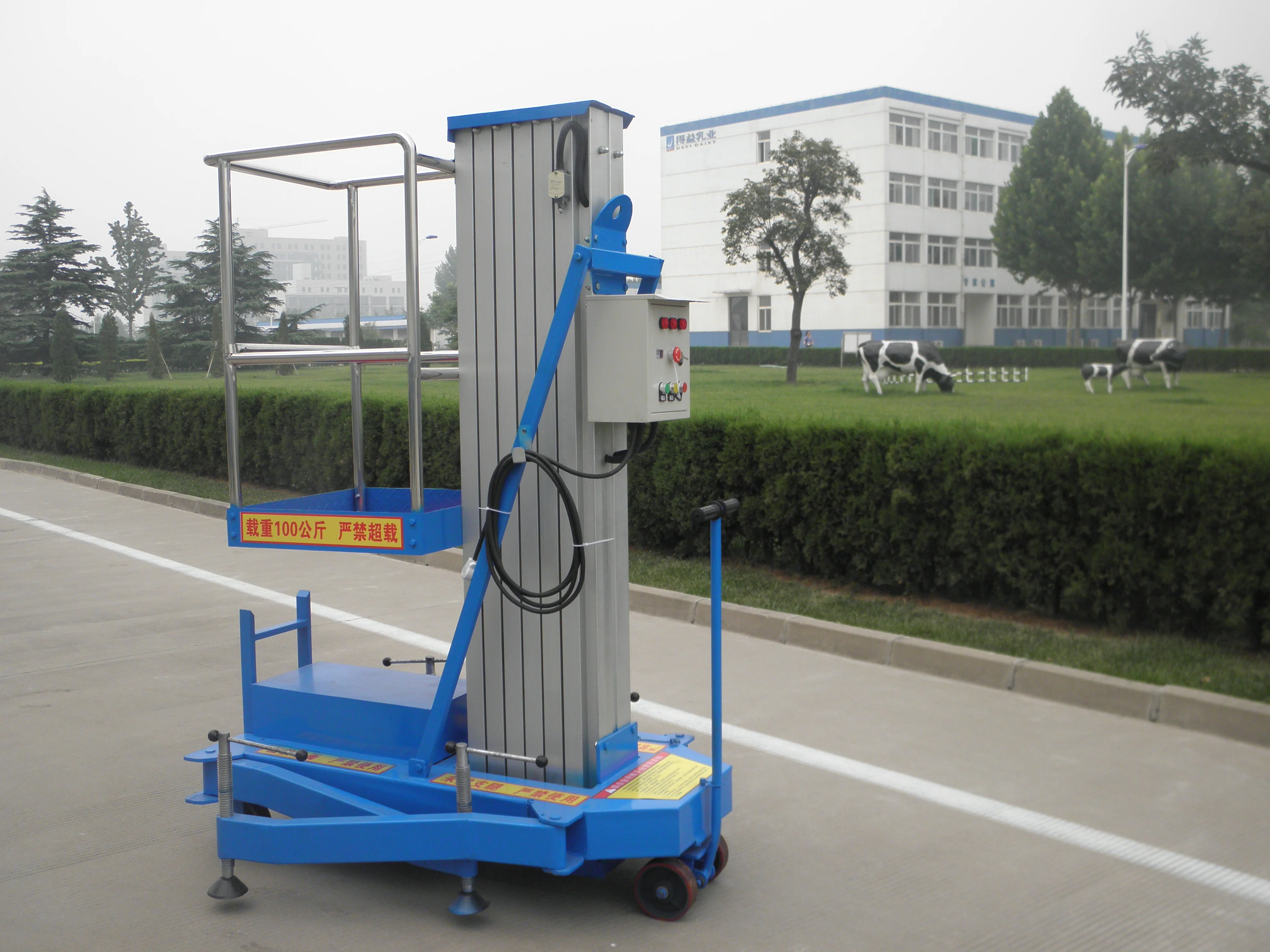  Электрический мобильный гидравлический одномачтовый подъемник из алюминиевого сплава Рабочая платформа мужской