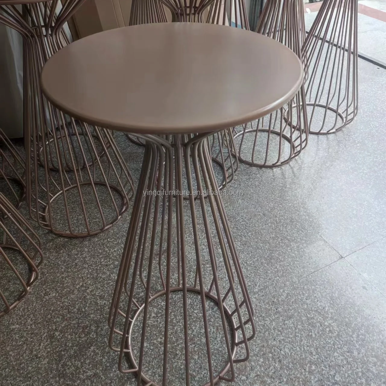 Popular Event Hire Furniture Wedding Wire Line Gold Color Base High Bar Table