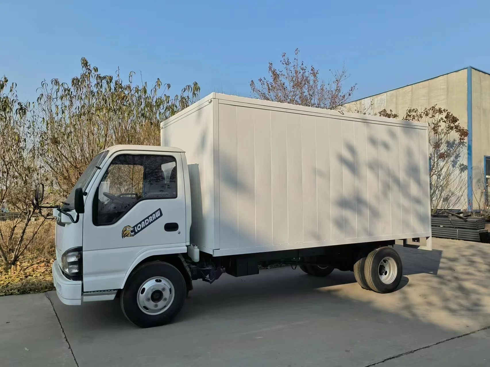 4 Meters Box Van Cargo Trucks with Tail Lift
