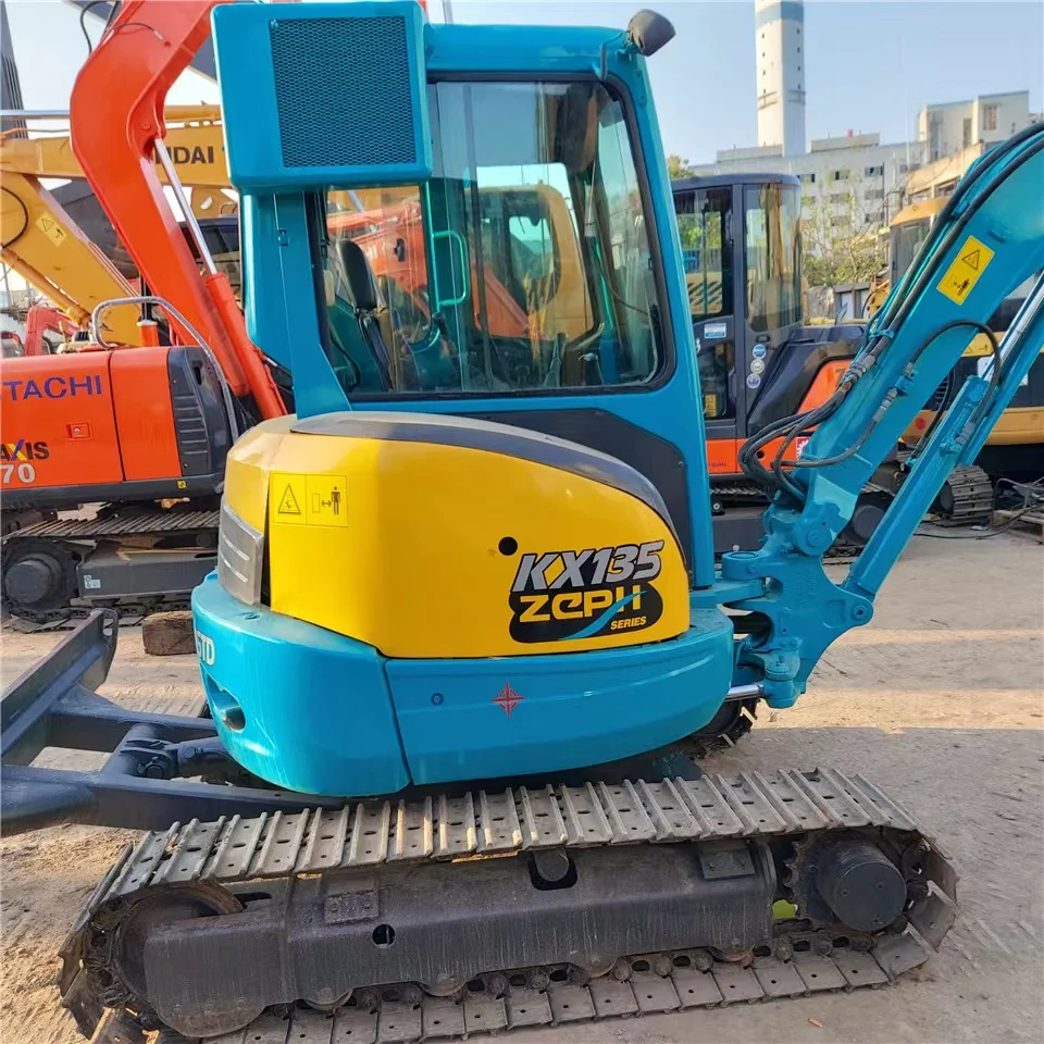 used kubota excavators 3.5ton mini excavator kubota kx135 low working hours high quality small digger on sale