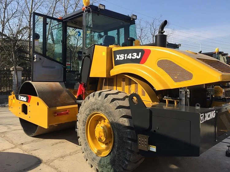  Вибрационный дорожный каток XCMG XS143J 14 тонн уплотнительный цена на