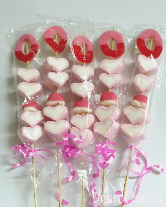 Wholesale 24 PCS Decorated Sweet Marshmallow Pops Gum Boxed Product for Retail Sale