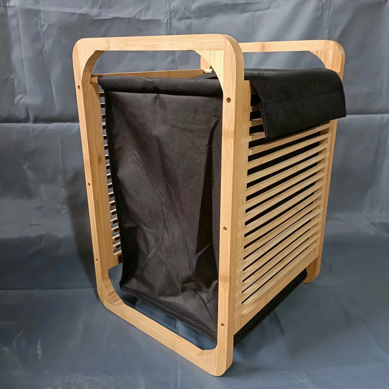 Самостоятельная бамбуковая корзина для белья, бамбуковая корзина для белья с черным мешком и крышкой