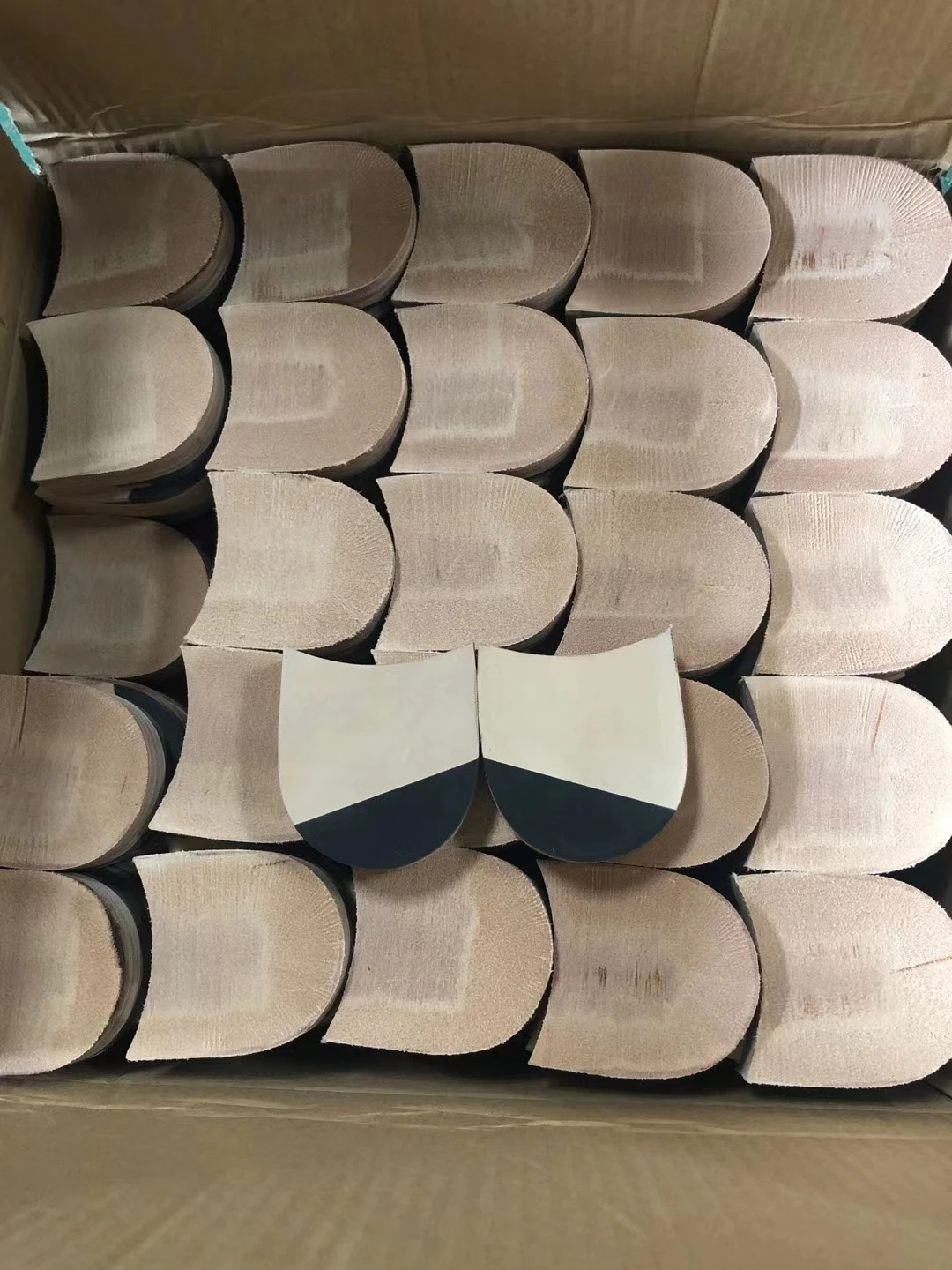 Full grain vegetable tanning belly cowhide natural color genuine leather for shoes sole heel materials