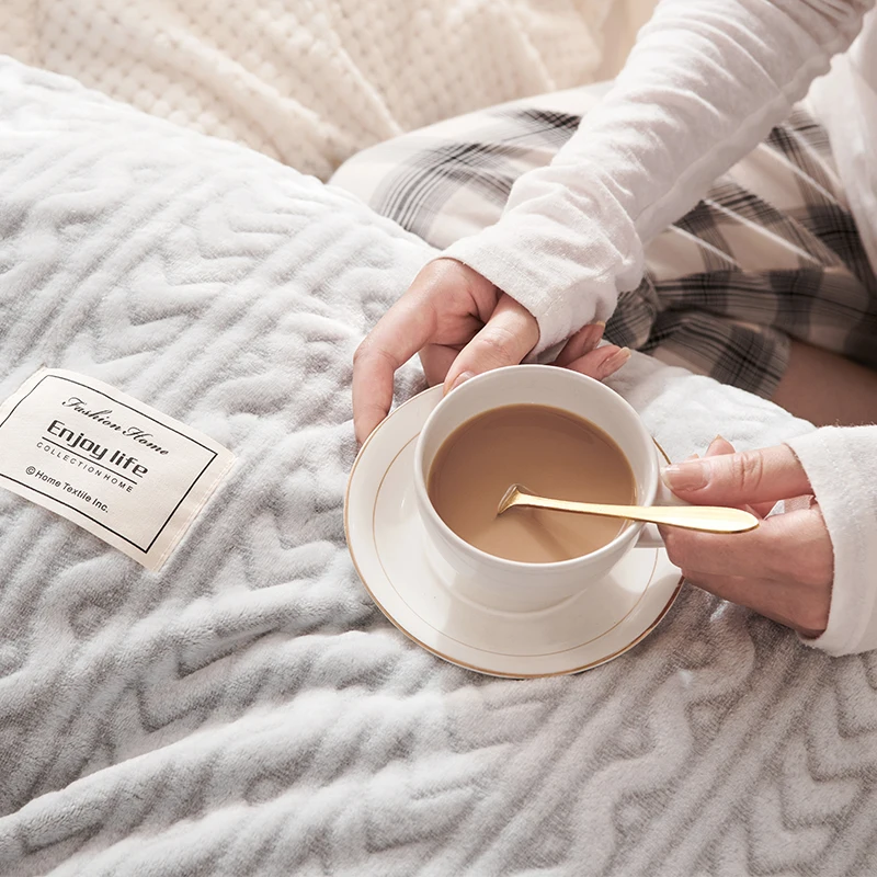 Home Fashions High Quality Hot Selling Fluffy Flannel  Velvet Coral Velvet Blanket Throw Blanket For Winter