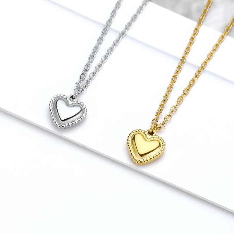 Lateefah OEM Fashion Jewelry 18K Gold Cross Chain Necklace for Women Heart Pendant Necklace