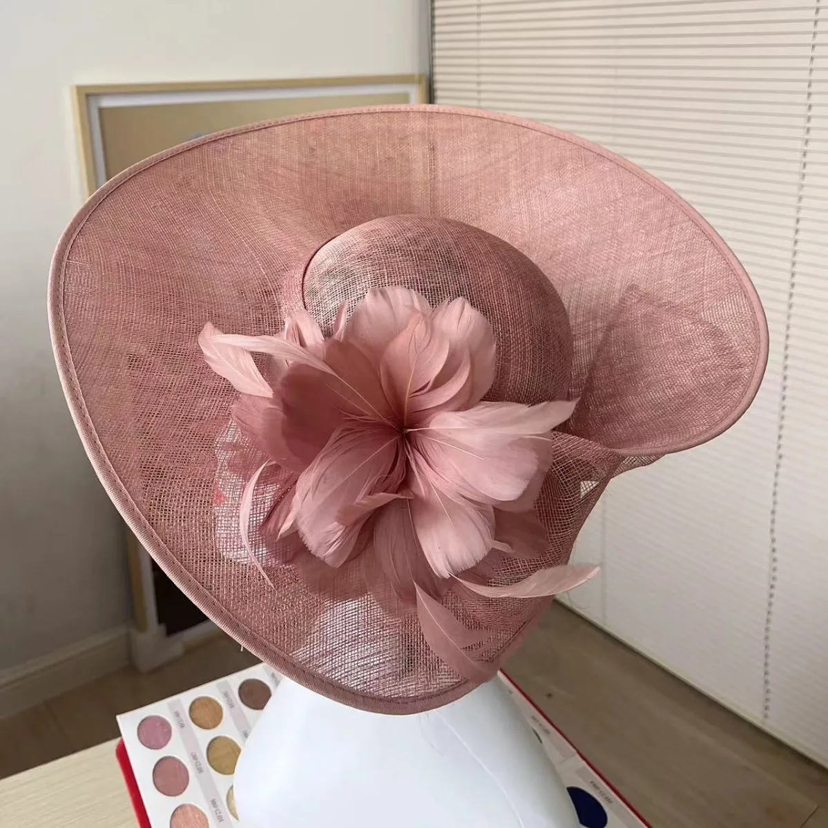 Женская льняная шляпа с большими полями