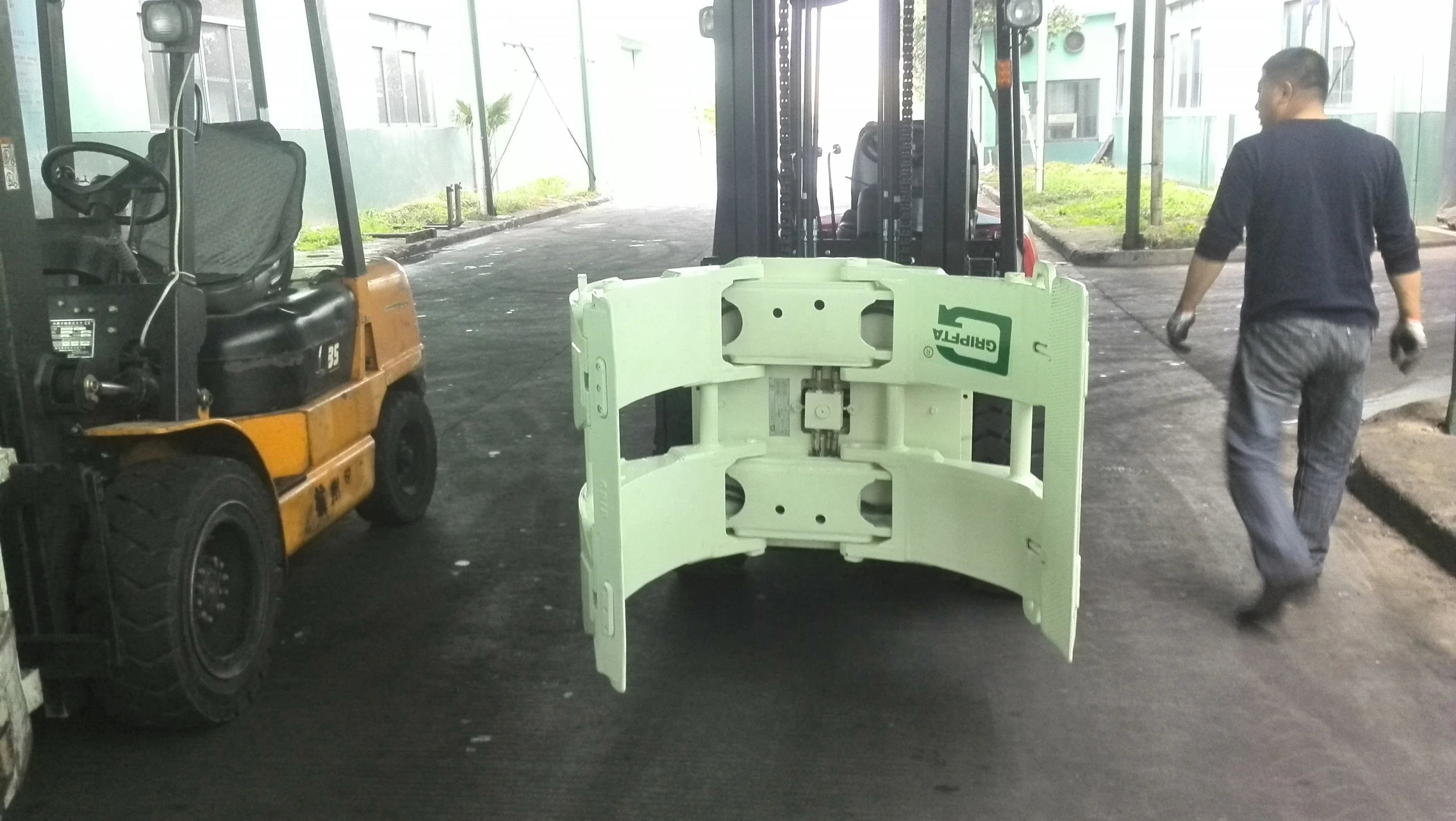 Durable tire clamps forklift attachment used in handling tire