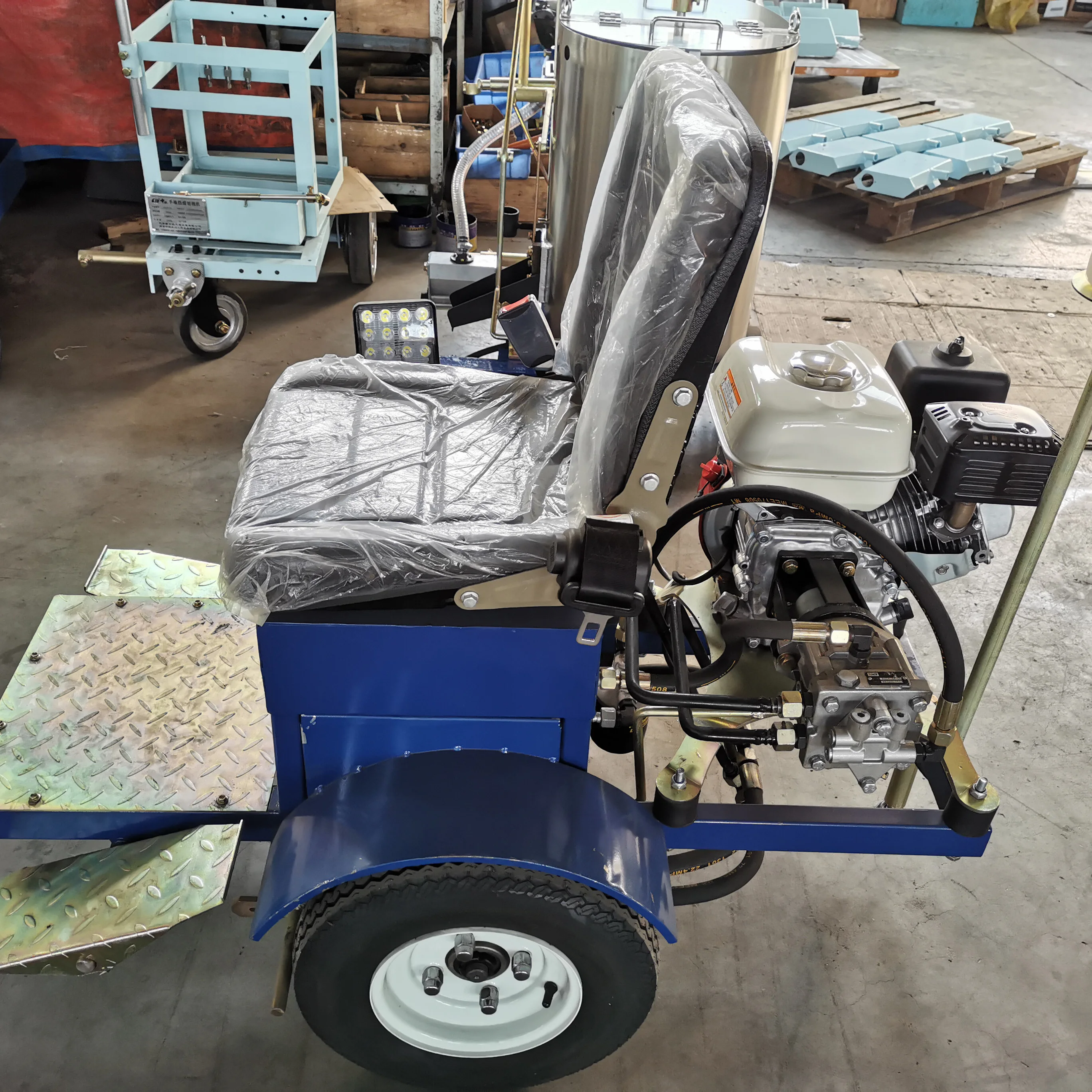 Автоматическая машина для маркировки дорожек из термопластичного материала