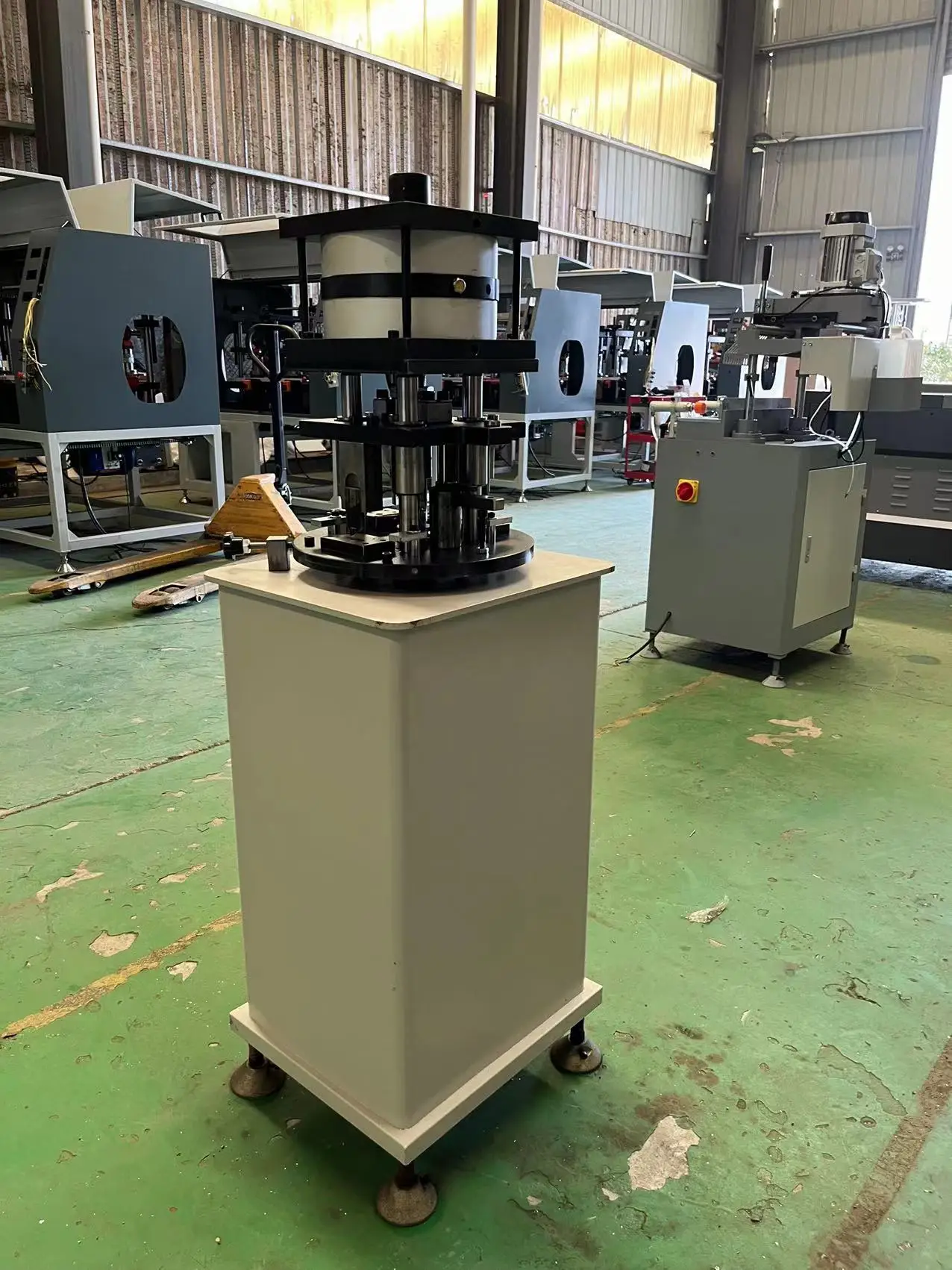 Door and window punching machine Five-station hydraulic press for aluminum doors and Windows