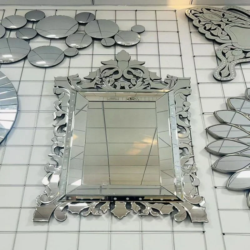 Minimalist Design Round Crushed Diamond Glass Mirrored Decorative Mirror