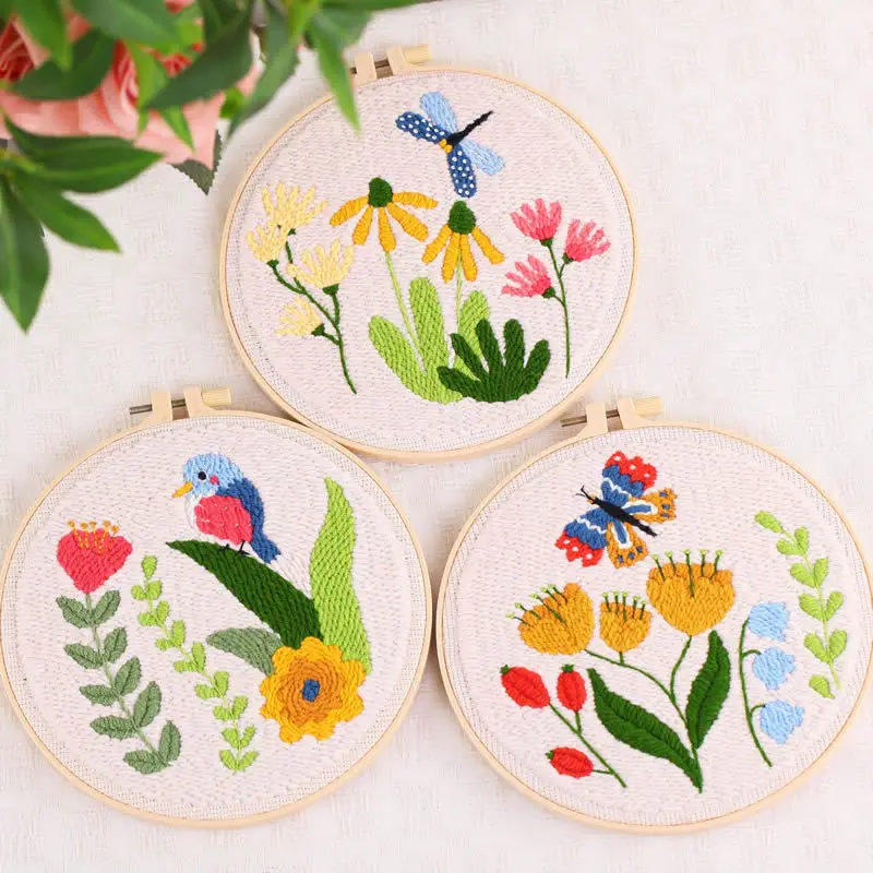 Christmas Punch Needle Kit Starter with Threader Fabric Embroidery Hoop Yarn Rug Punch Needle Adults Kids Embroidery Craft