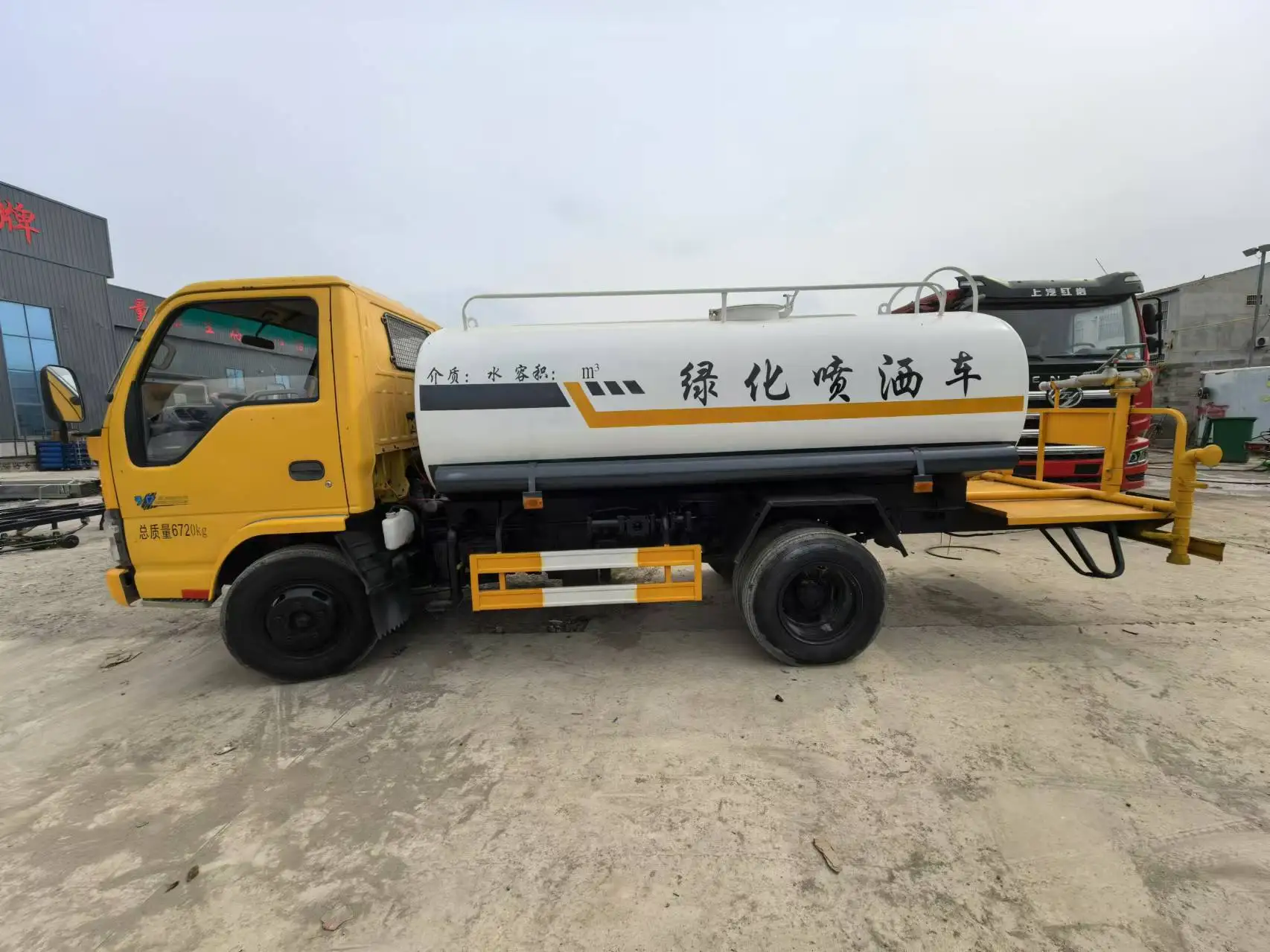 Made In China Compact Street Sweeper Truck For Road Cleaning With Dust Control And Efficient Waste Collection For Urban Areas