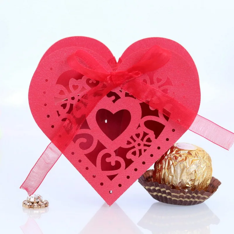 Подарочная коробка для конфет с лазерной резкой в форме сердца
