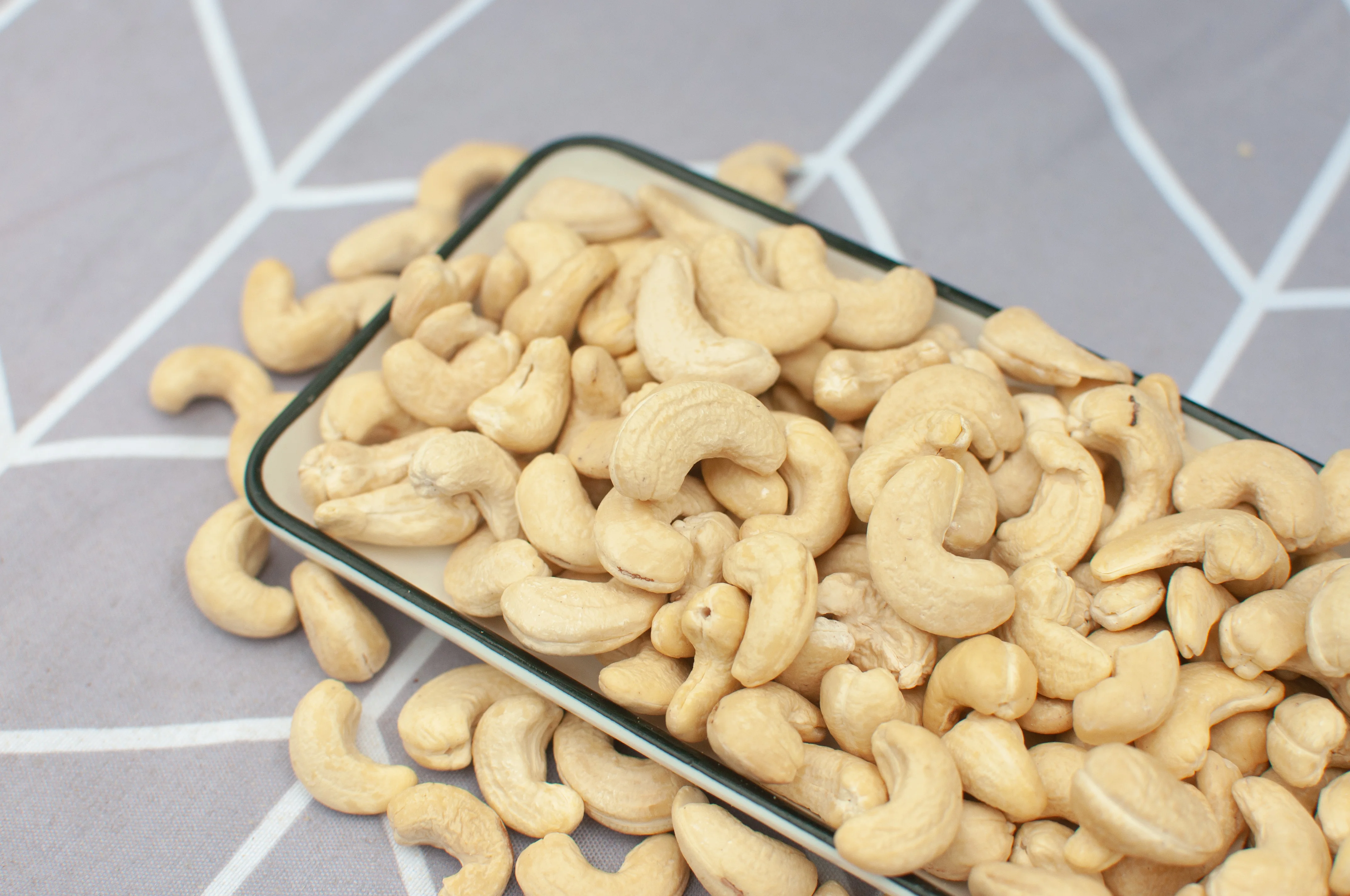 Wholesale Factory Price high-grade Cashew nuts Natural Color All type cashew nuts 20g-500g per bag