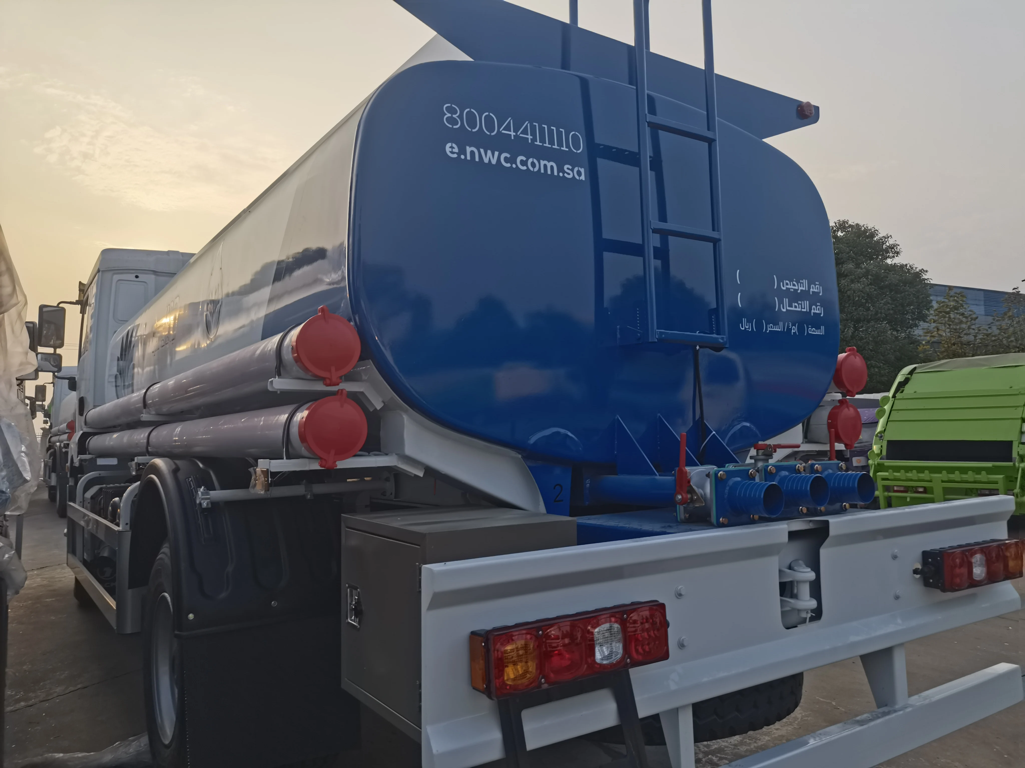 Hot Selling 12CBM Shacman 4*4 Transport Water Tanker Truck 210HP Truck For Sale