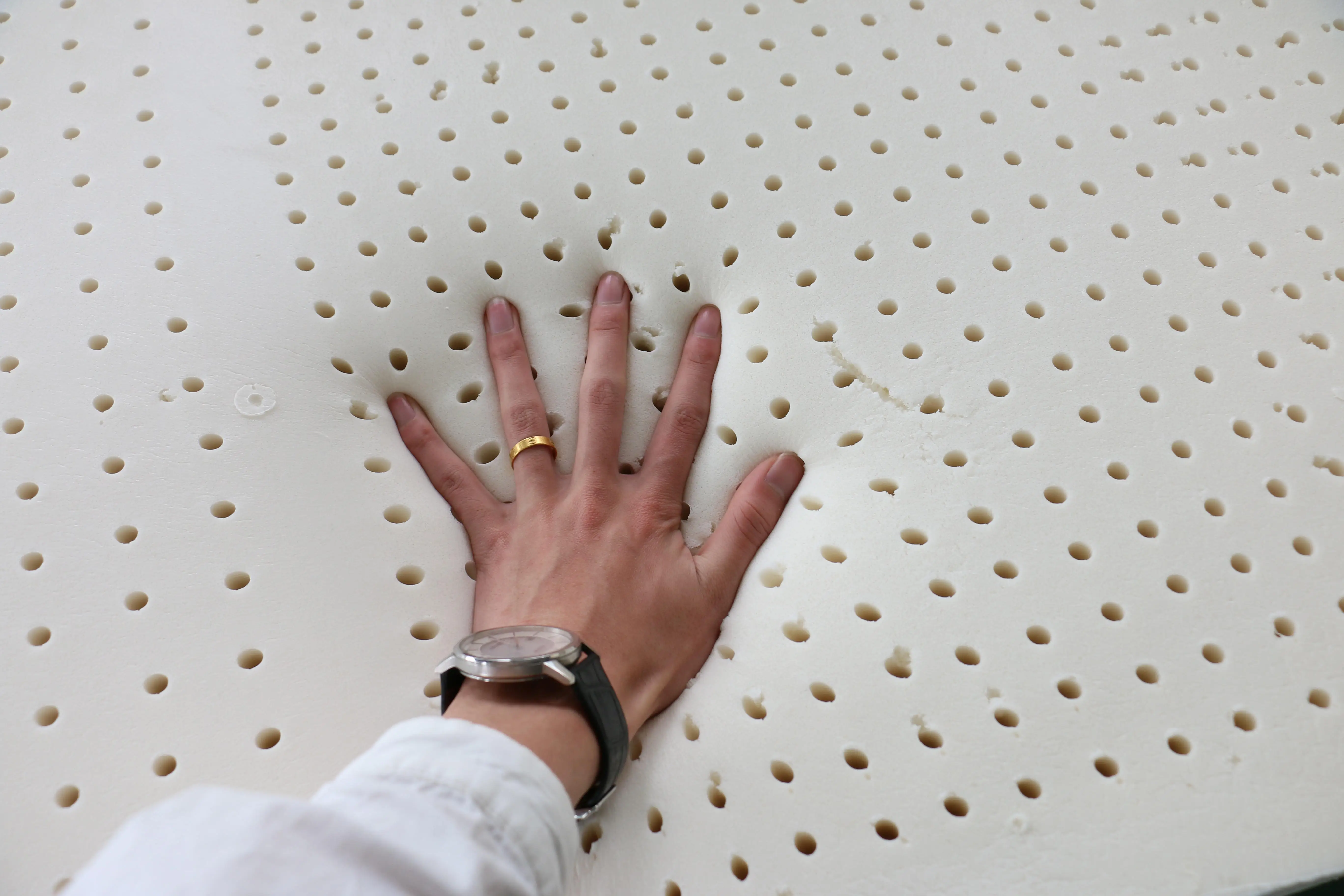 Multi size can be customized natural health rubber product 200X180X10cm foldable queen size milk white latex mattress for women