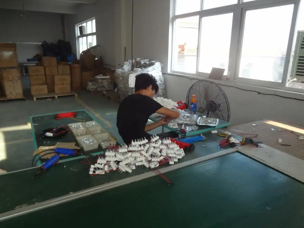 High Quality 1000/2000W Personal Adjustable Thermostat Ceramic Portable Heater Mini For Home