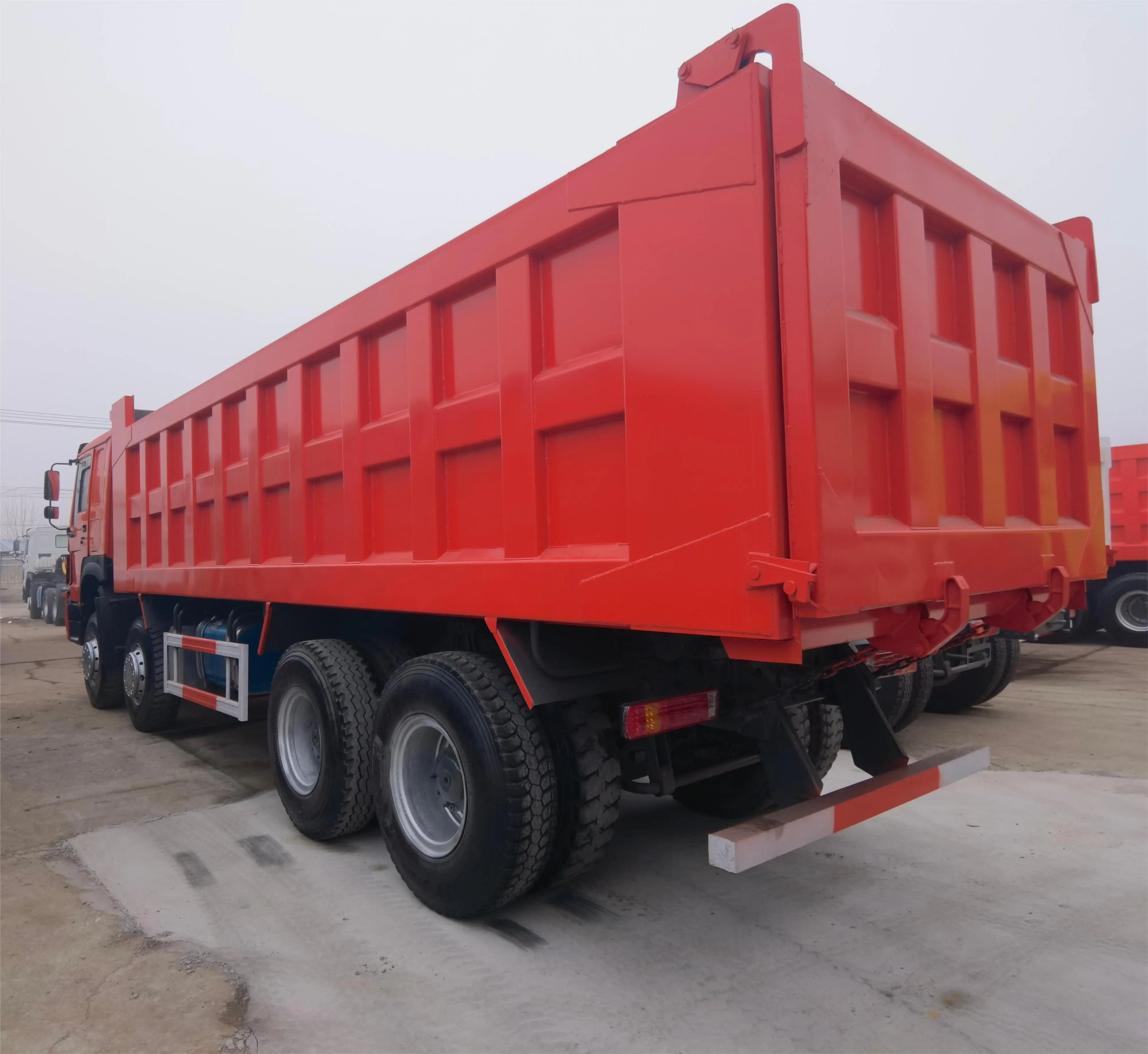 Недорогой б/у Howo 40 тонн 6x4 10 колесный самосвал с механической коробкой передач дизельное топливо Euro 5 стандарт левая 8x4 модели 336 371