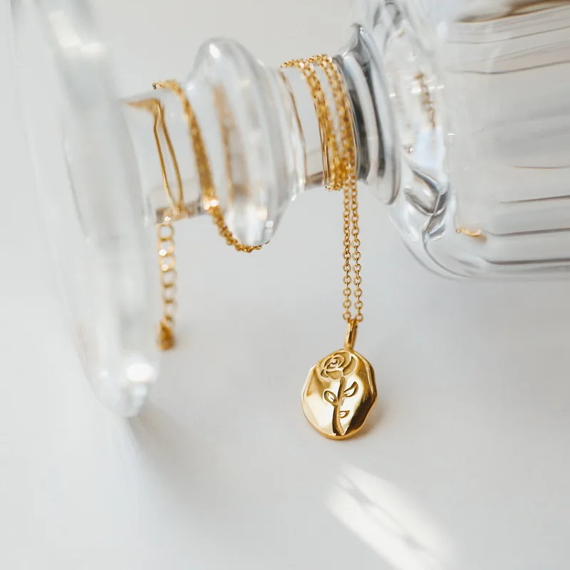 Wholesale Stainless Steel Jewelry Dainty Flower Engrave Design 18K Gold Plated 12 Birthstone Pendant Necklace